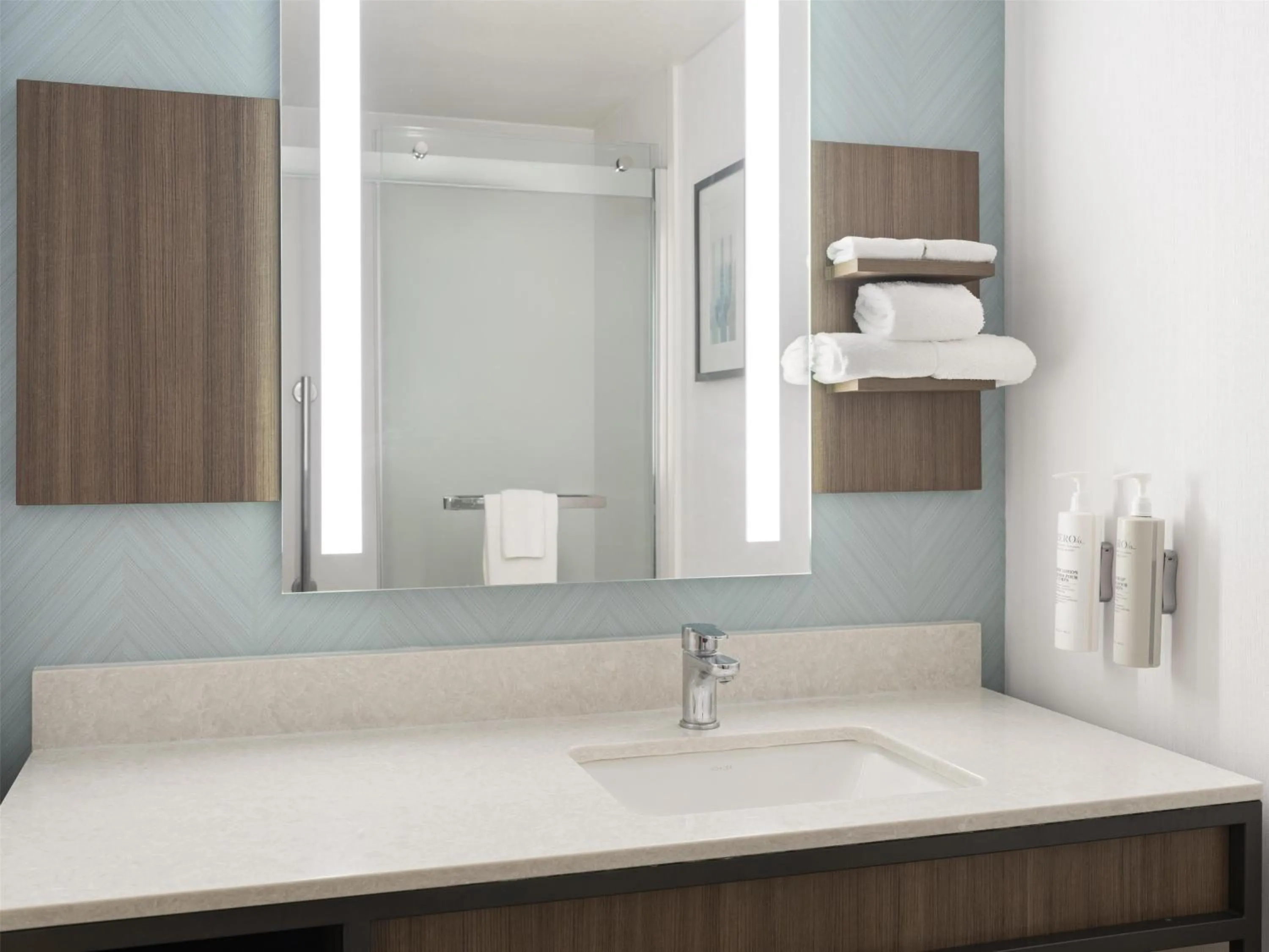 Bathroom in Hilton Garden Inn Albuquerque Airport