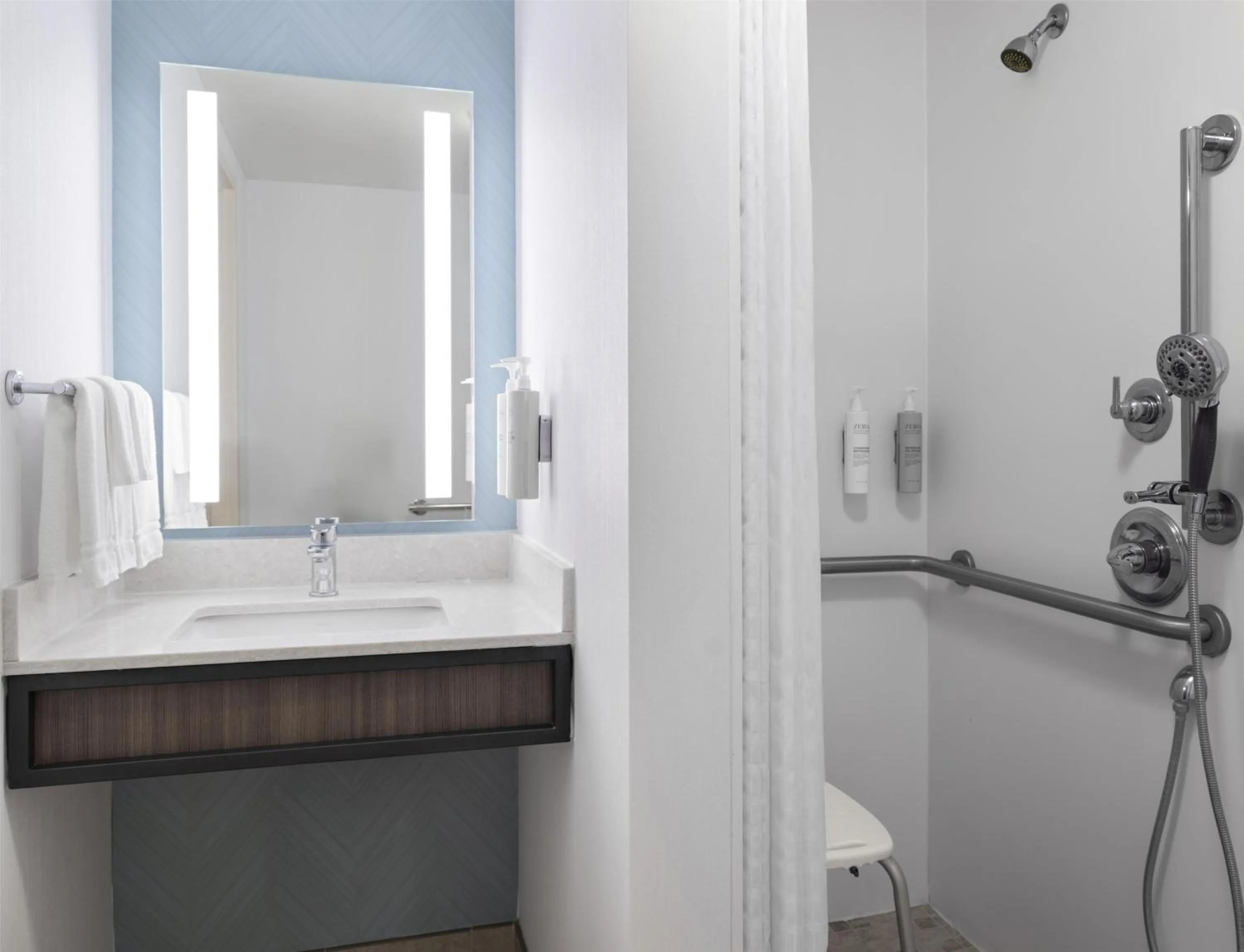 Bathroom in Hilton Garden Inn Albuquerque Airport