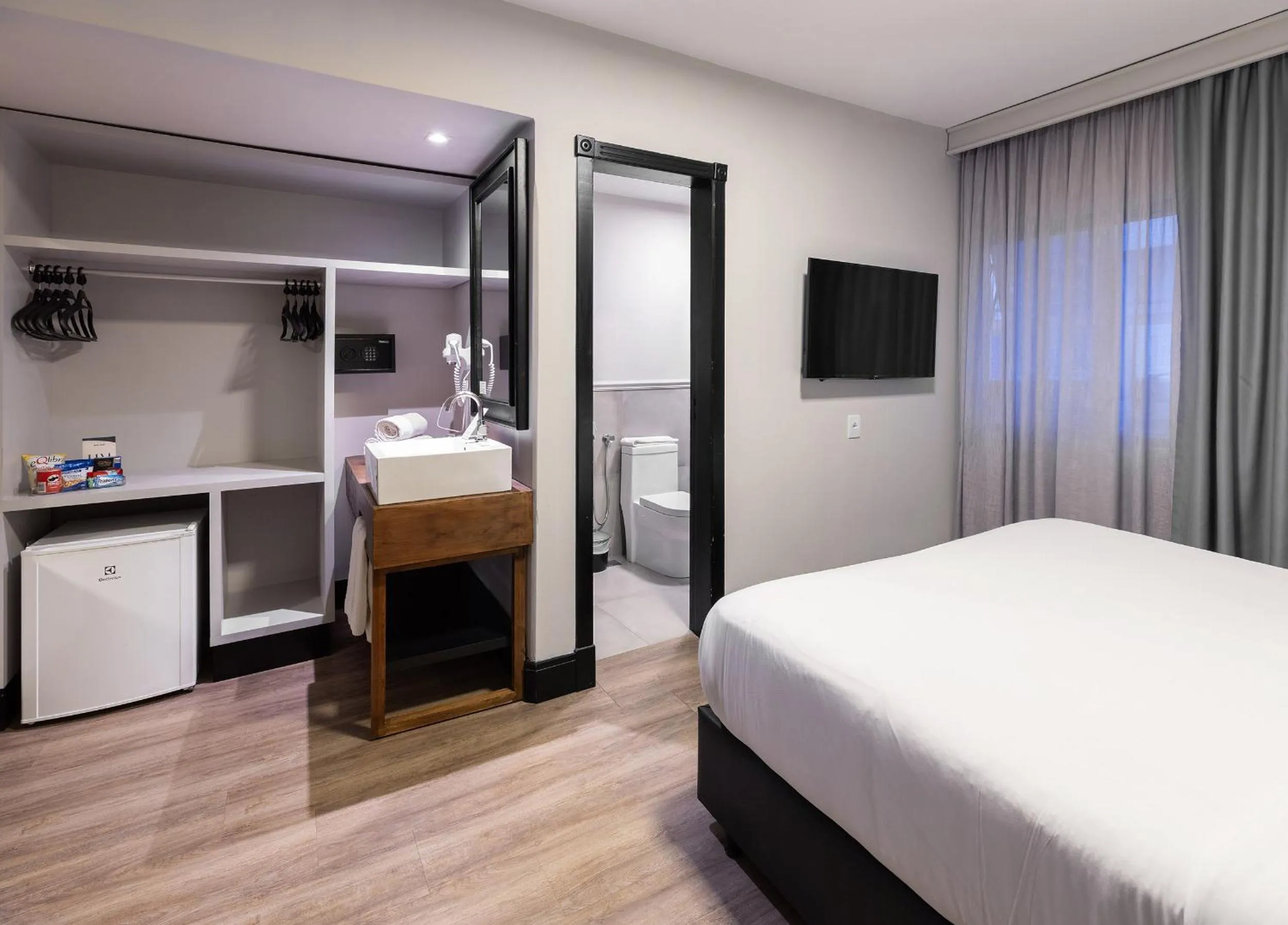 Photo of the whole room, Bed in HM Hotel