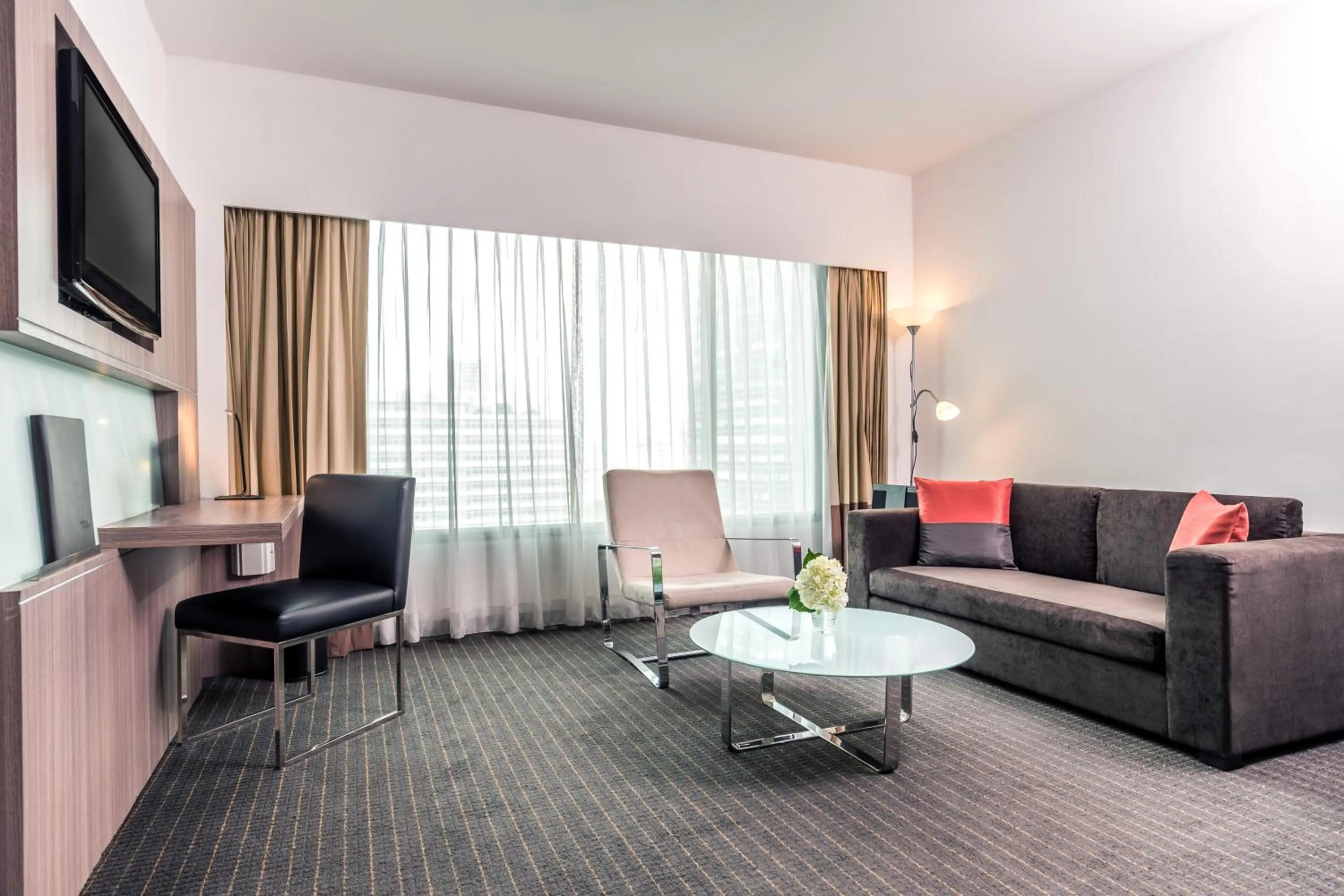 Living room in Hilton Garden Inn Bangkok Silom