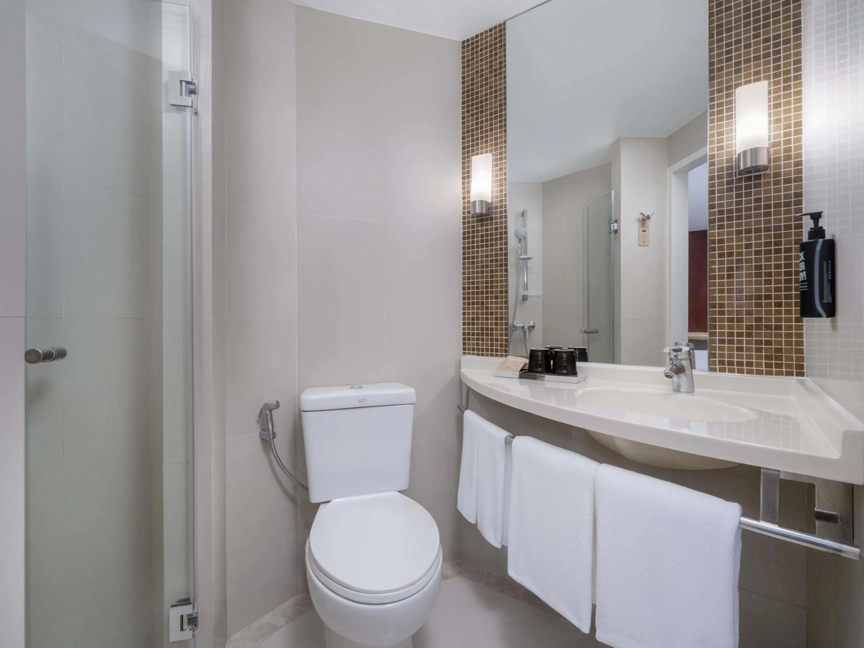 Bedroom in Ibis Bangkok Riverside