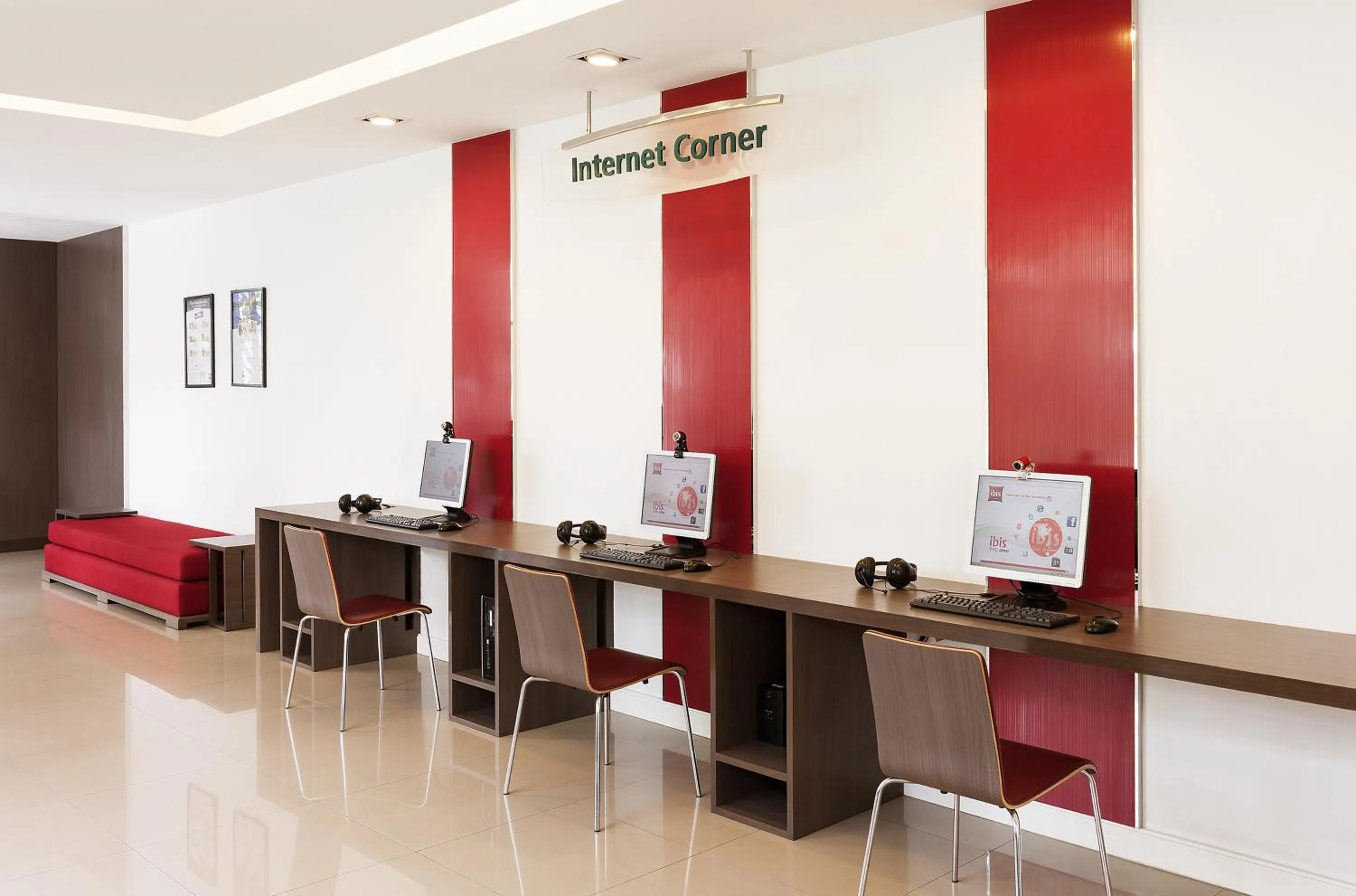 Lobby or reception in Ibis Bangkok Riverside