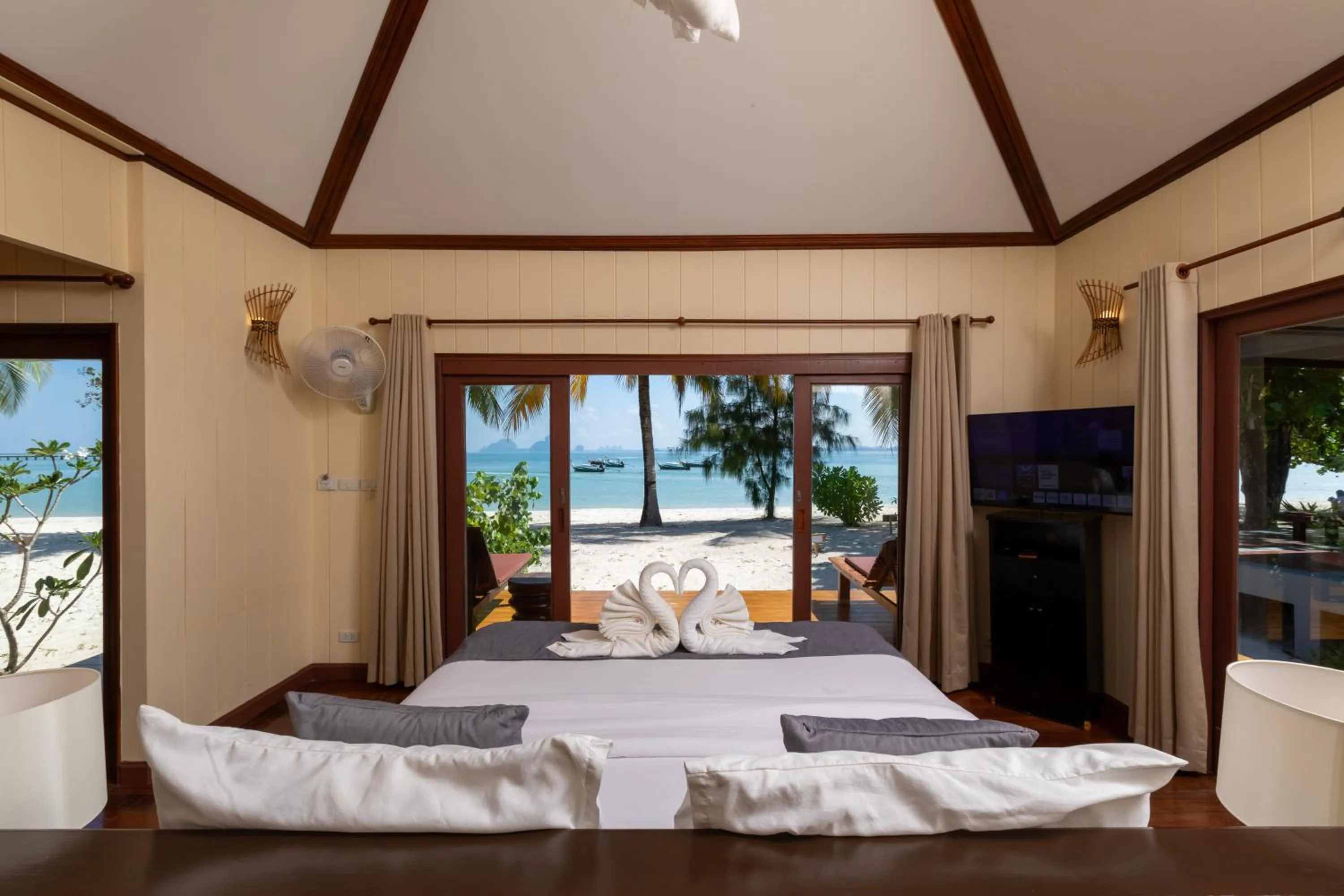 Bed in Koh Mook Sivalai Beach Resort