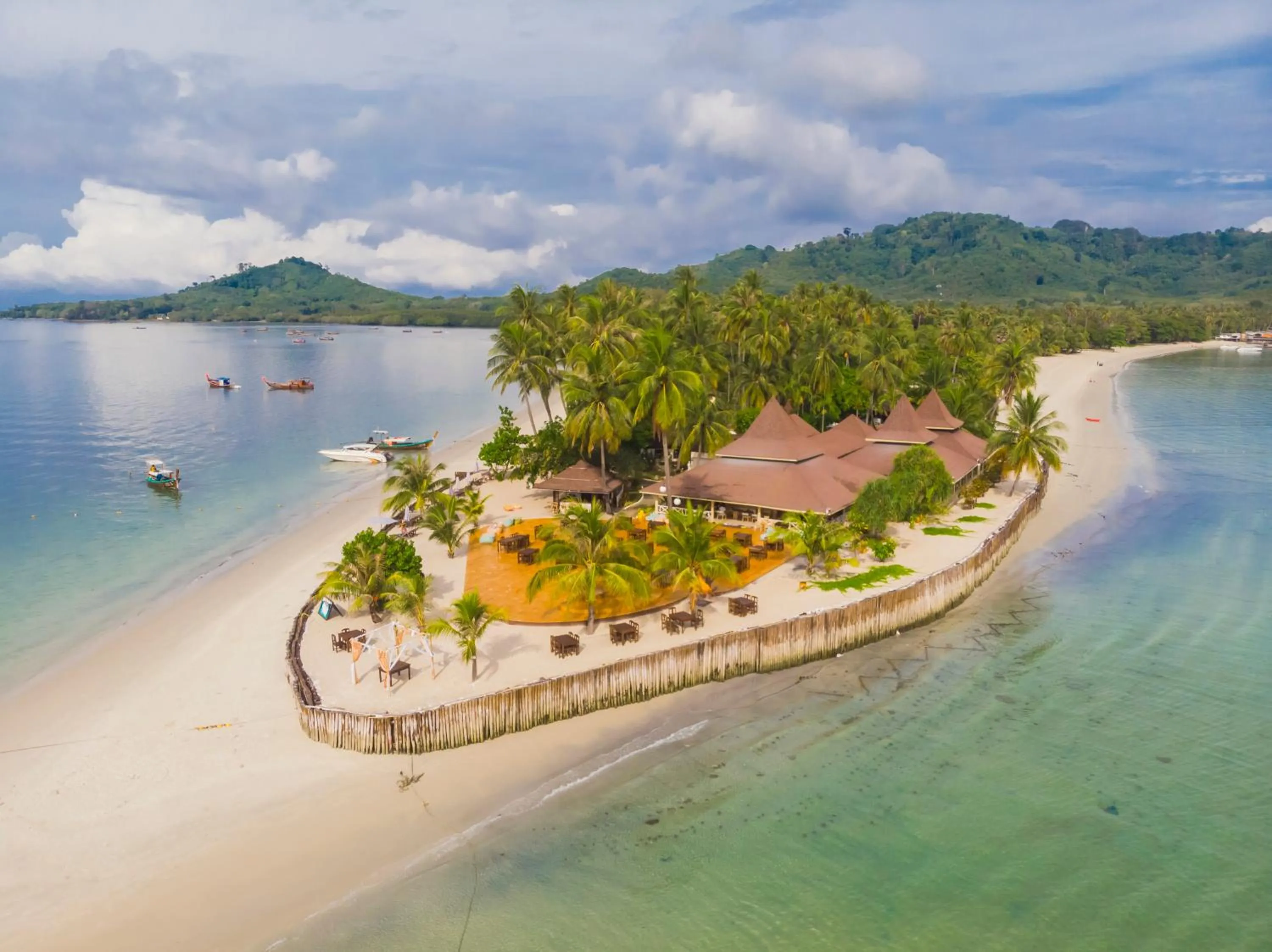 Property building in Koh Mook Sivalai Beach Resort