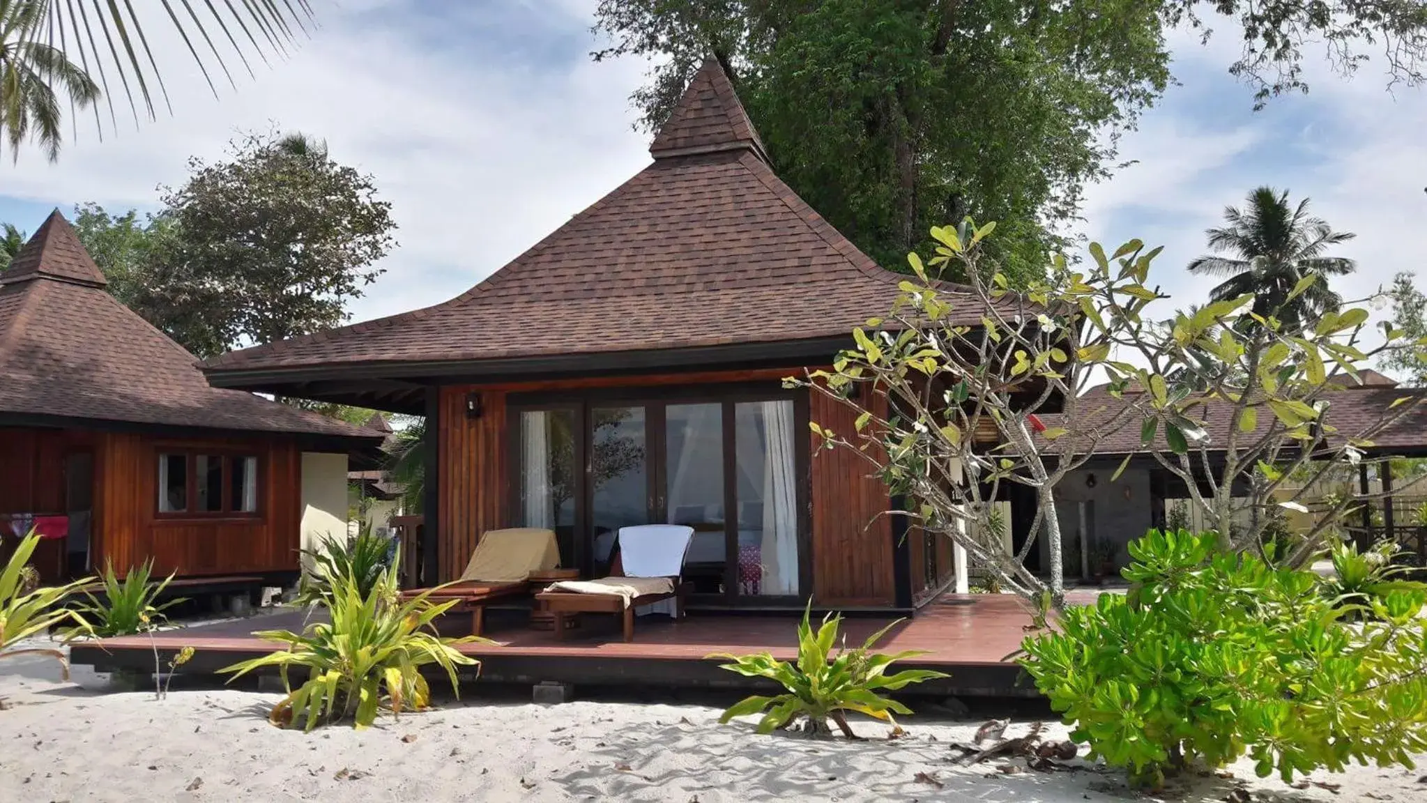 Beachfront Villa (1st Row) in Koh Mook Sivalai Beach Resort Beachfront Villa (1st Row) in Koh Mook Sivalai Beach Resort