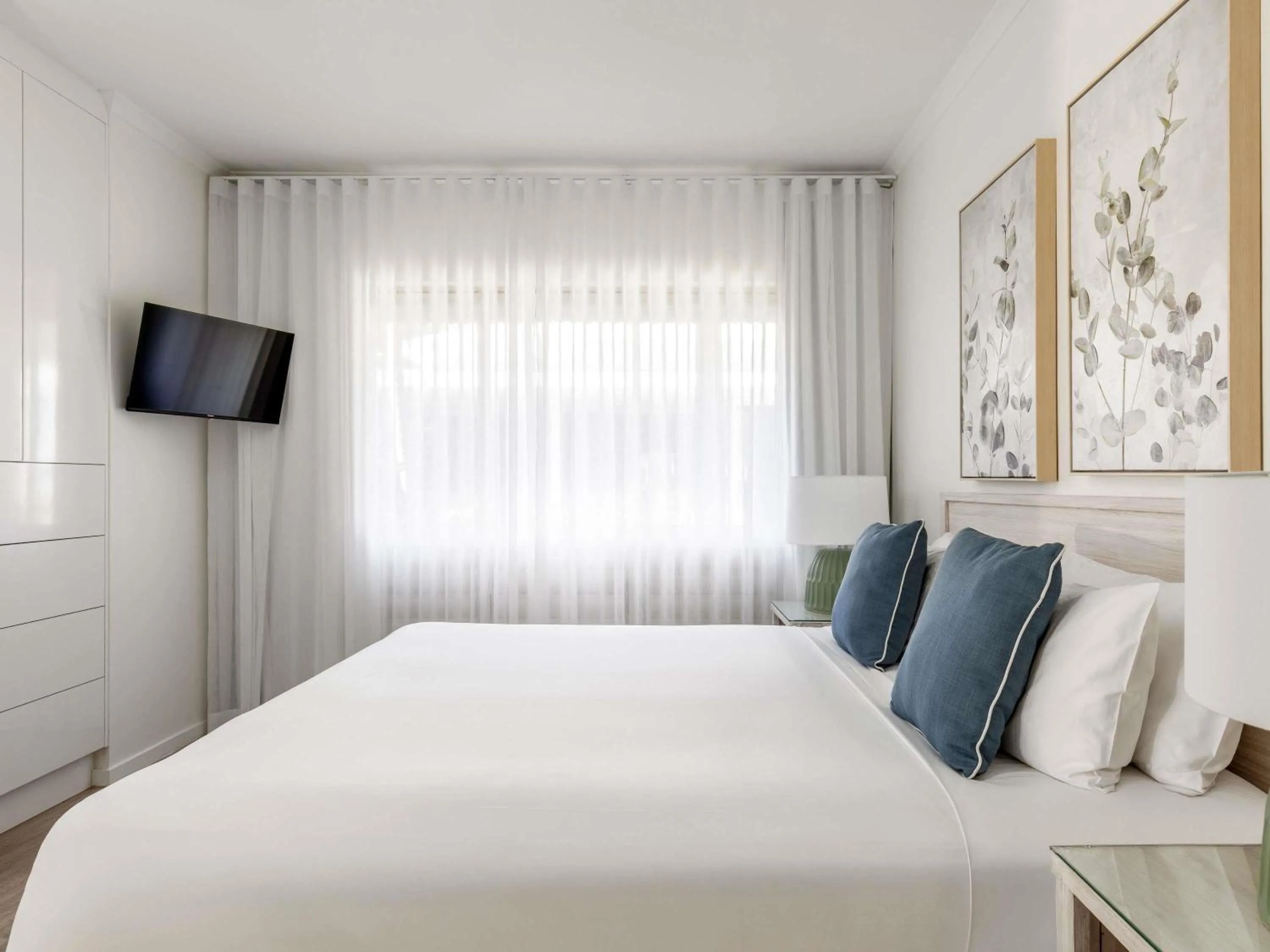 Bedroom, Bed in Mantra Amphora