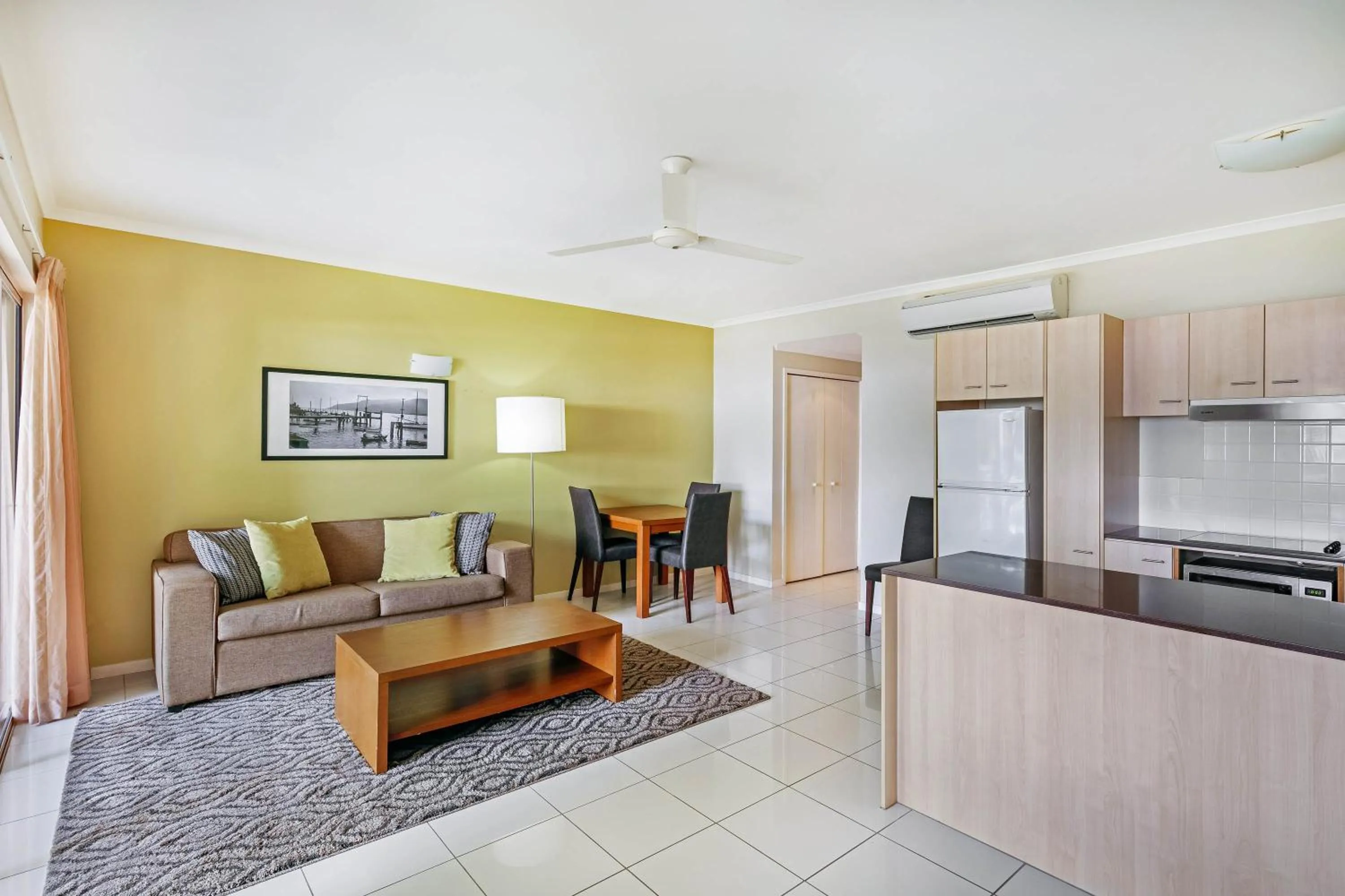 Kitchen or kitchenette in Mantra Amphora