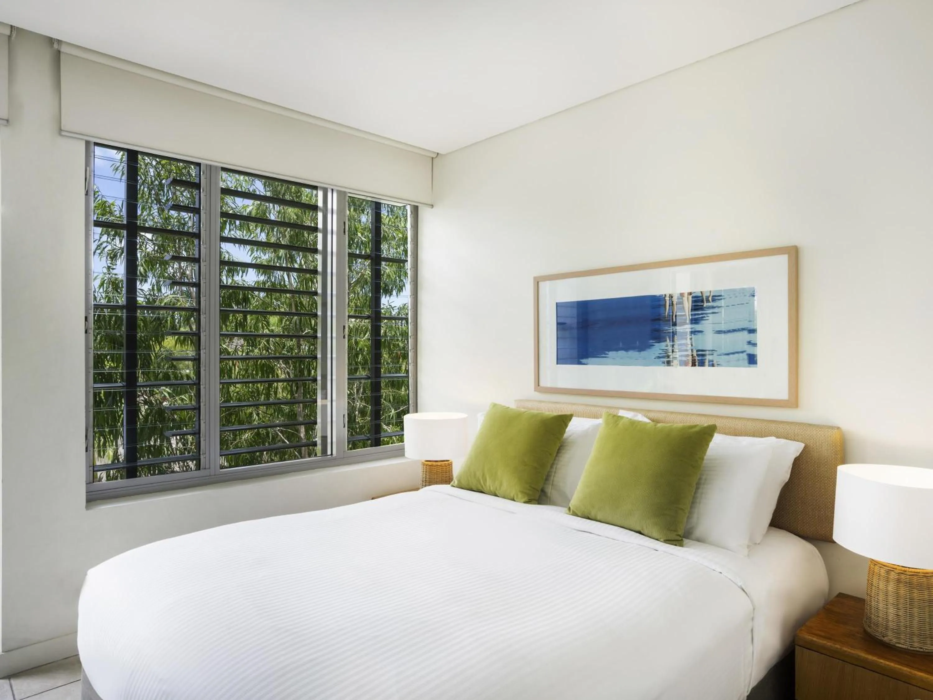 Bedroom, Bed in Peppers Blue on Blue