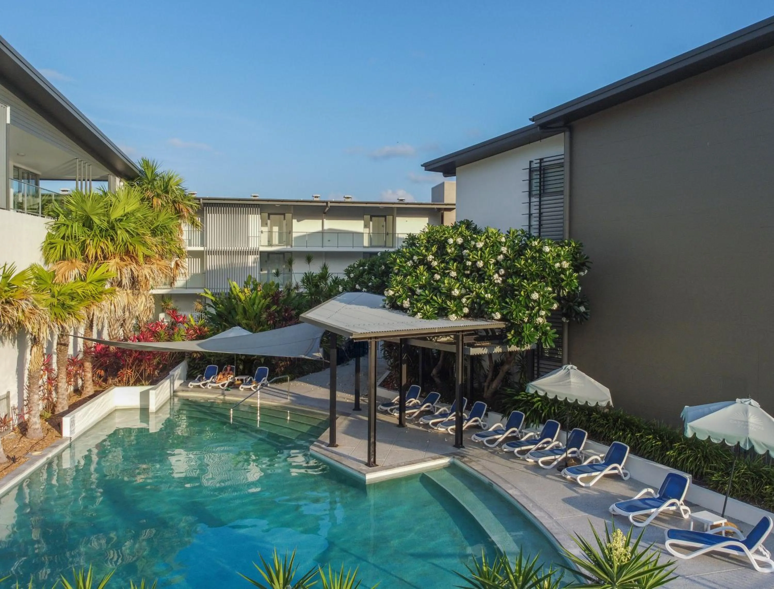 Swimming pool in Peppers Blue on Blue