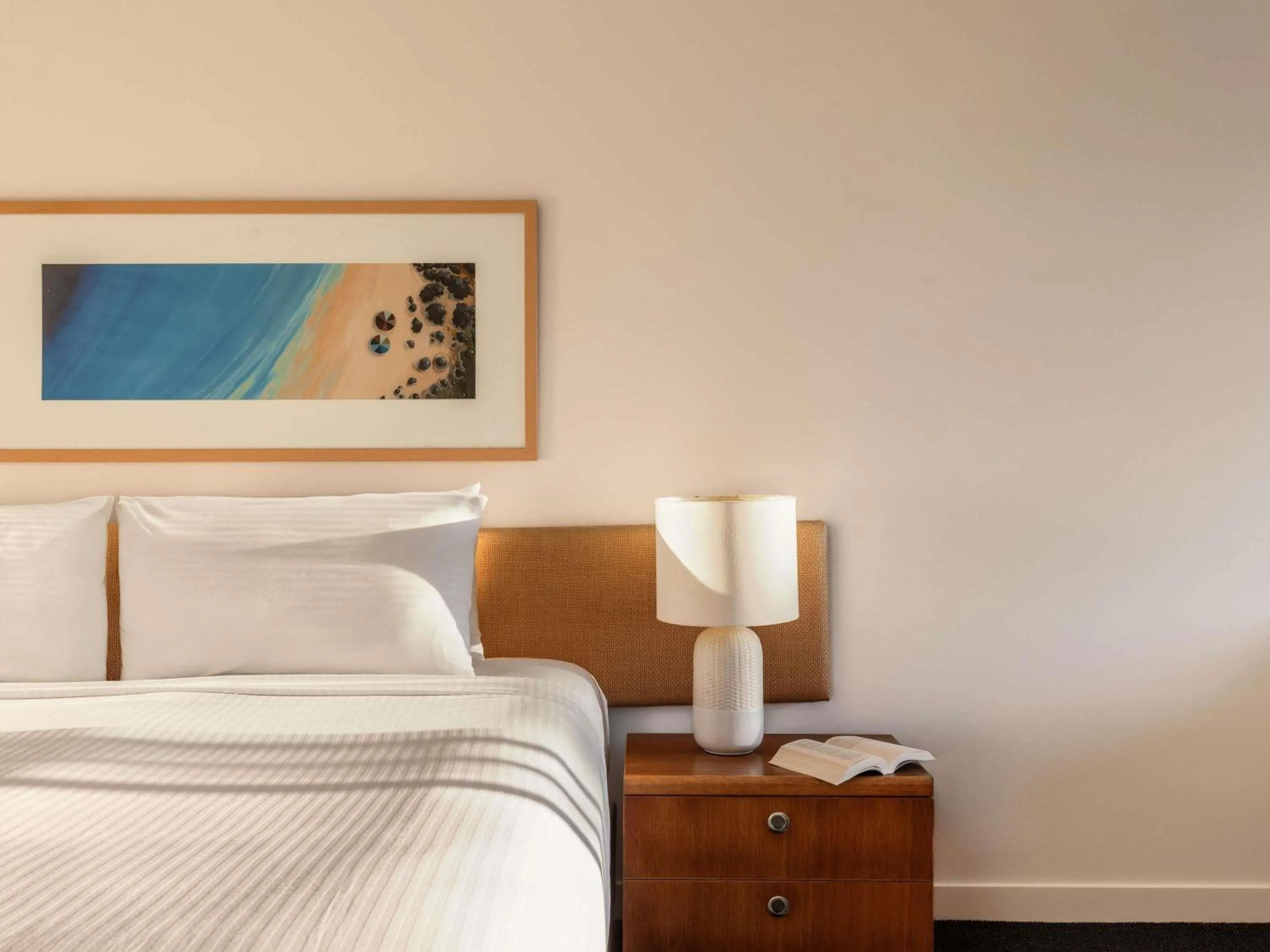 Bedroom, Bed in Peppers Blue on Blue