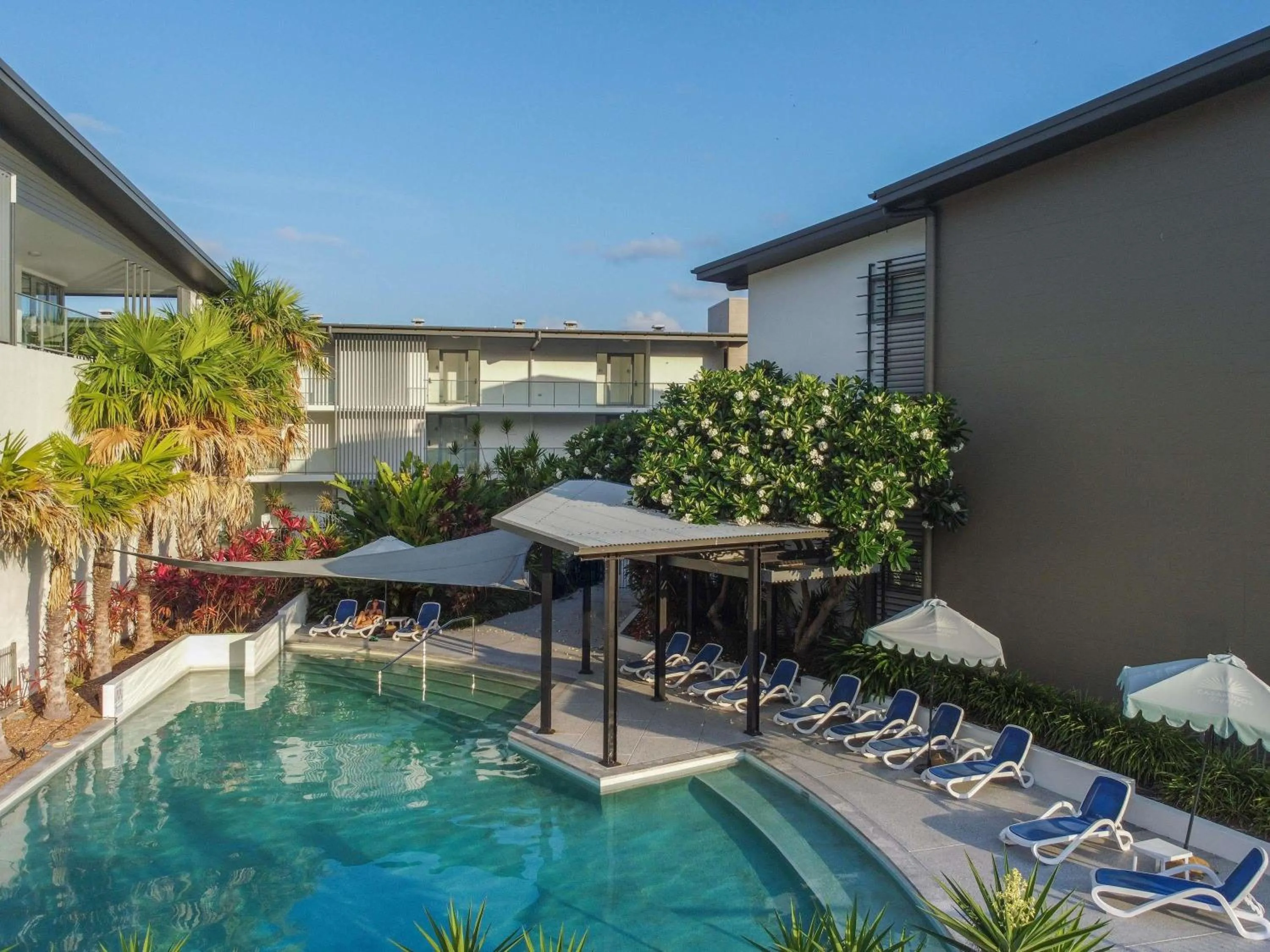 Pool view in Peppers Blue on Blue