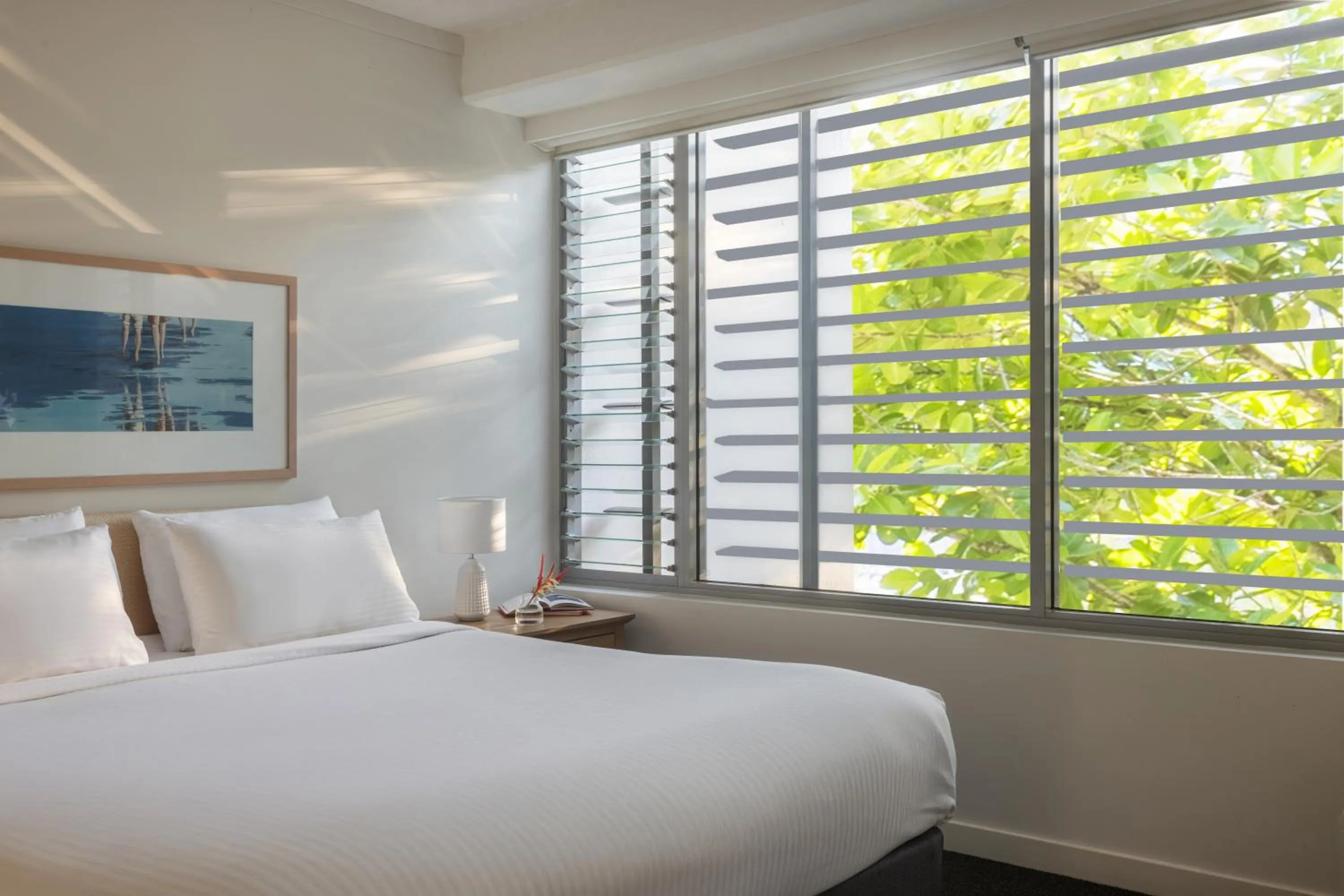 Bedroom, Bed in Peppers Blue on Blue