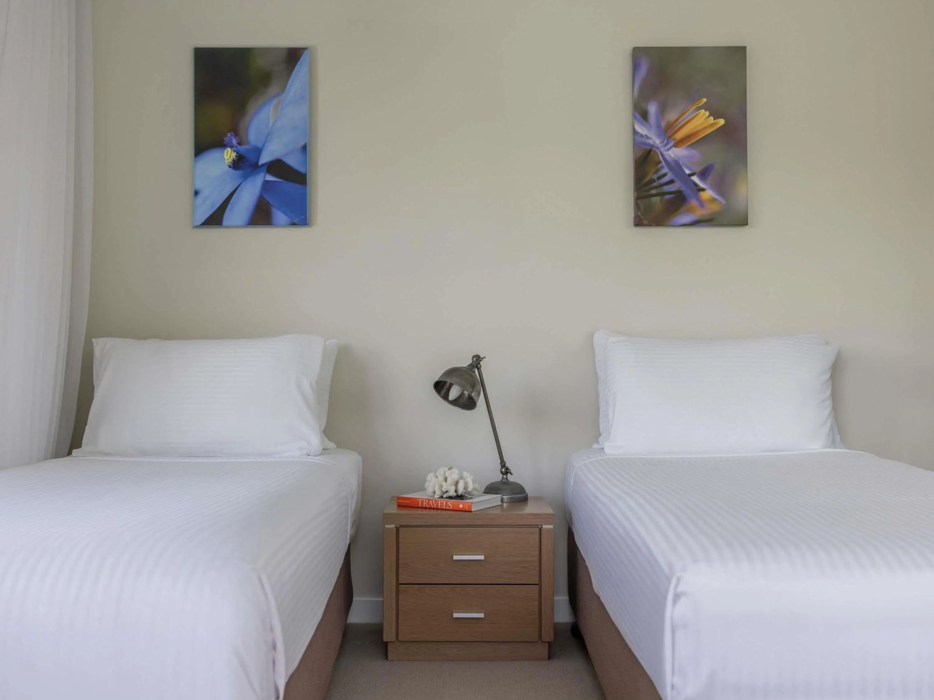 Bedroom, Bed in Peppers Blue on Blue