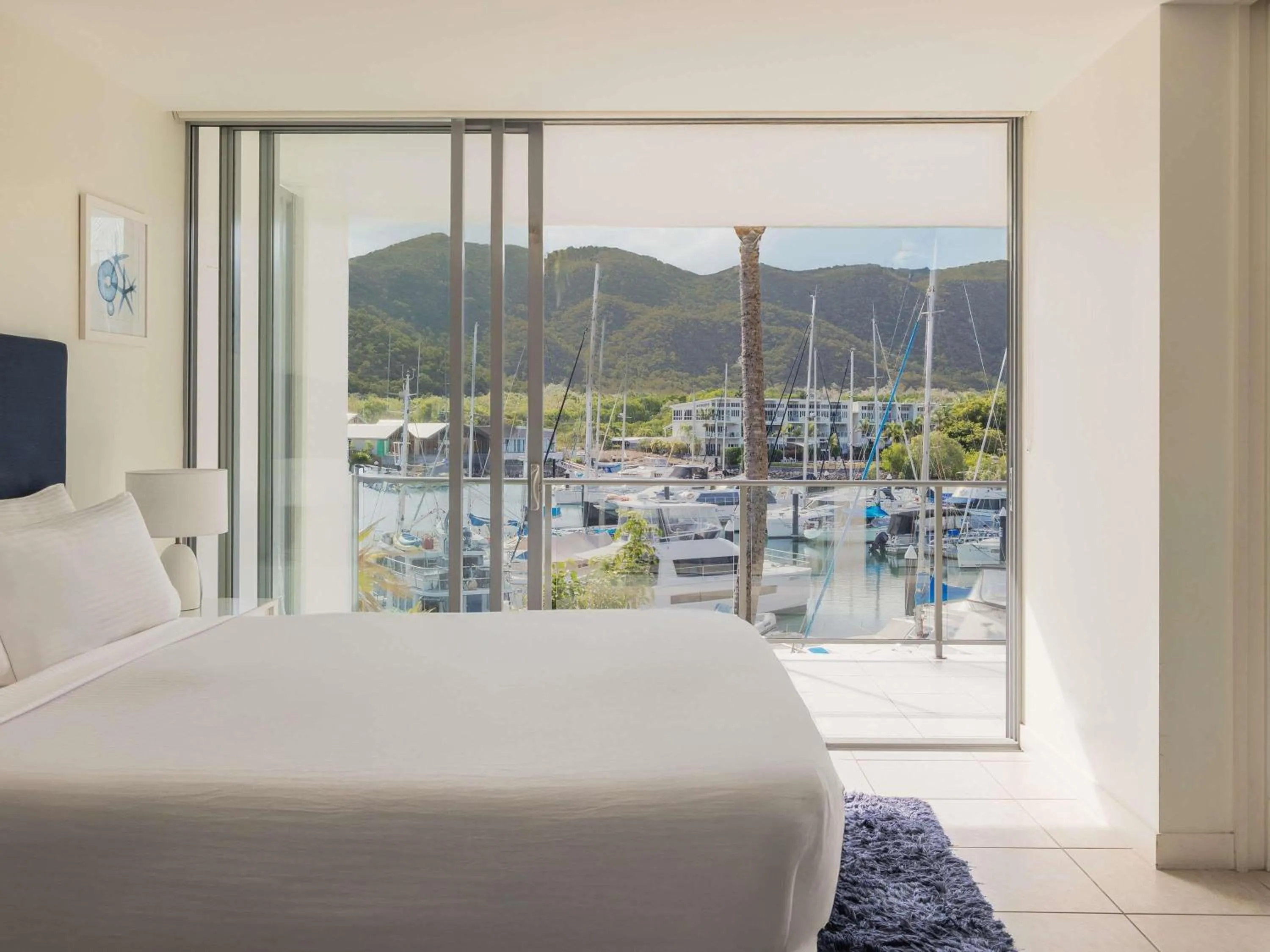 Bedroom, Bed in Peppers Blue on Blue