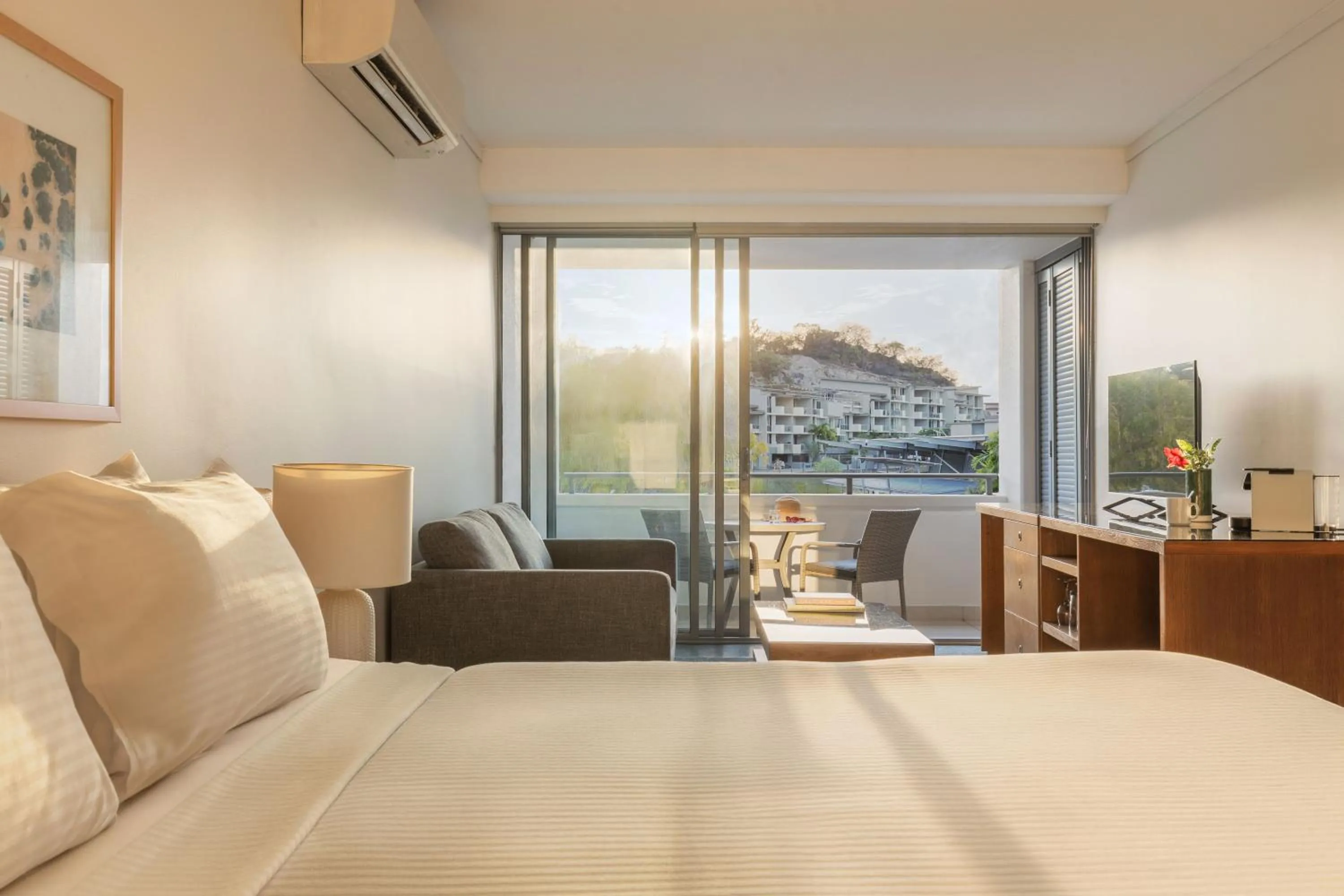 Bedroom, Bed in Peppers Blue on Blue