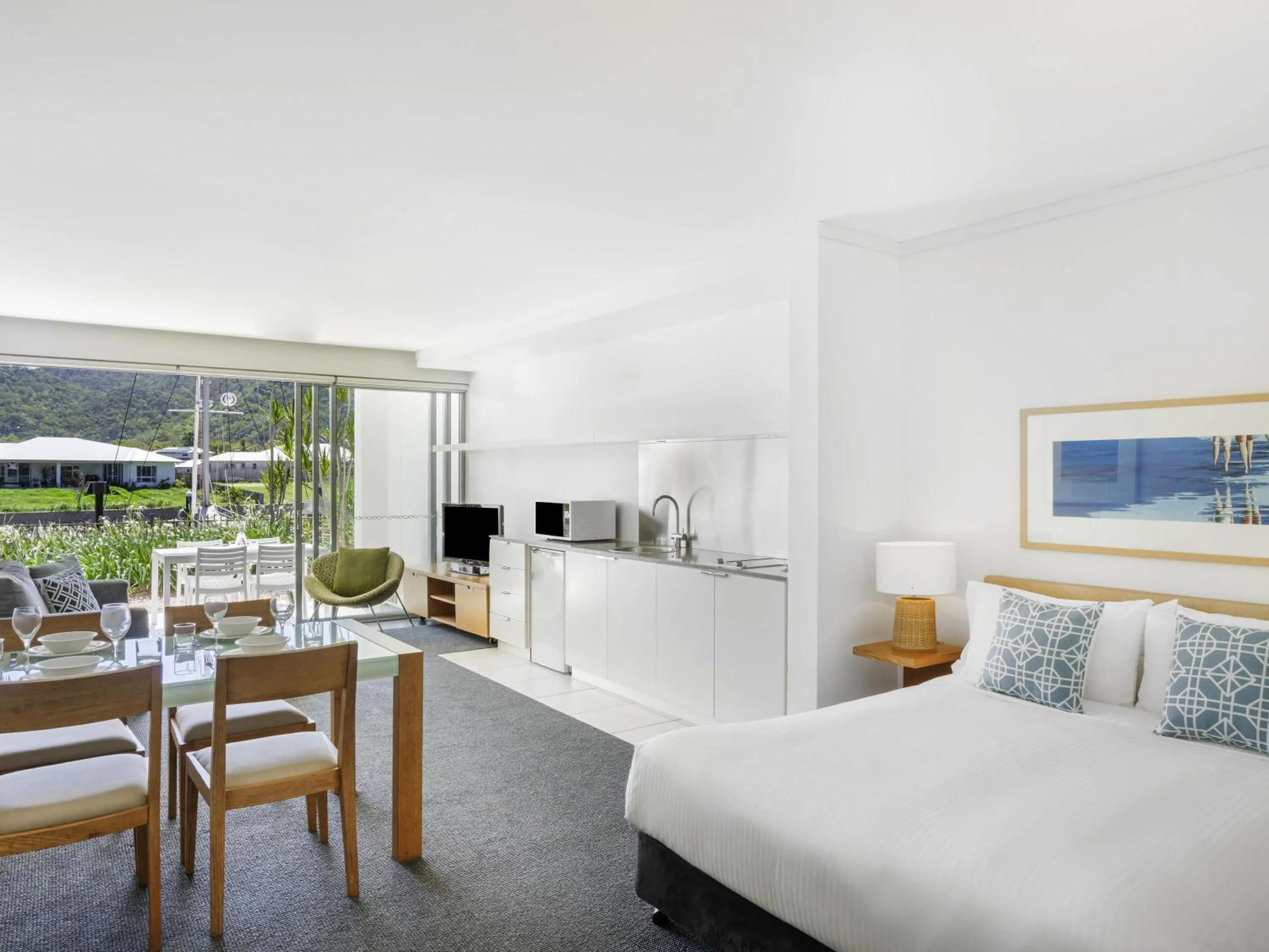 Bedroom, Bed in Peppers Blue on Blue