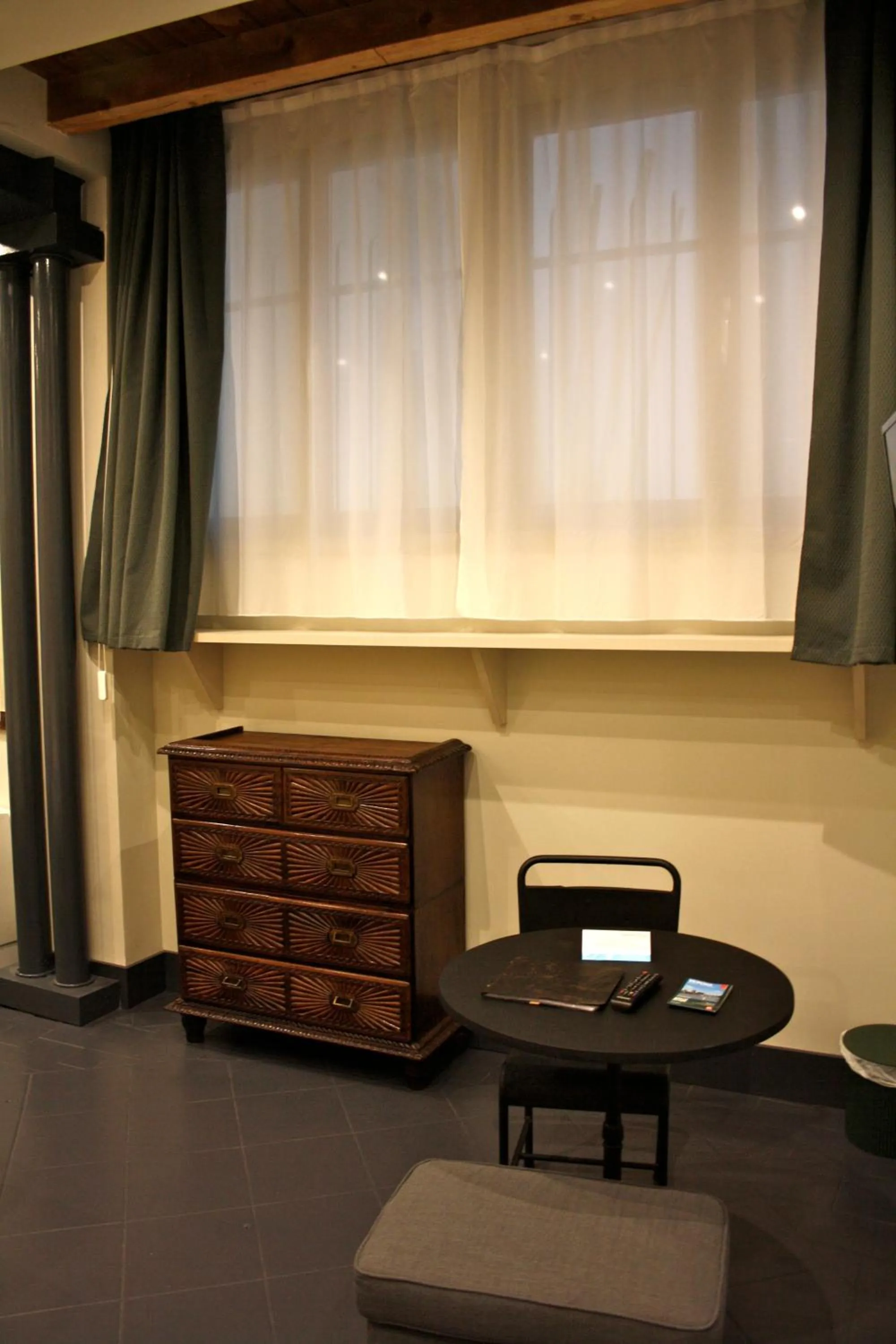 Decorative detail in Pepita Lodge