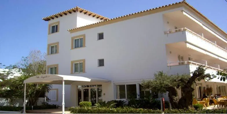 Property building in Hotel Villa Singala