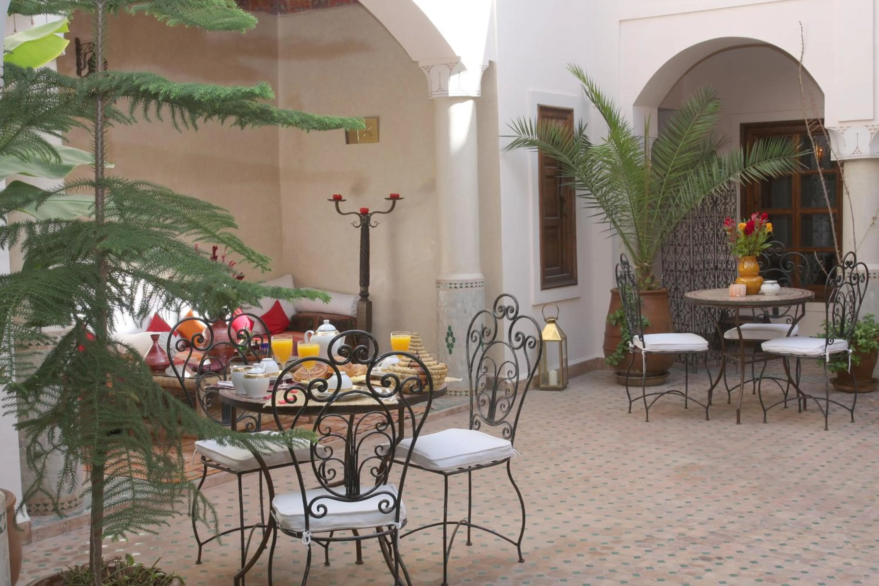 Restaurant/places to eat in Riad Cannelle