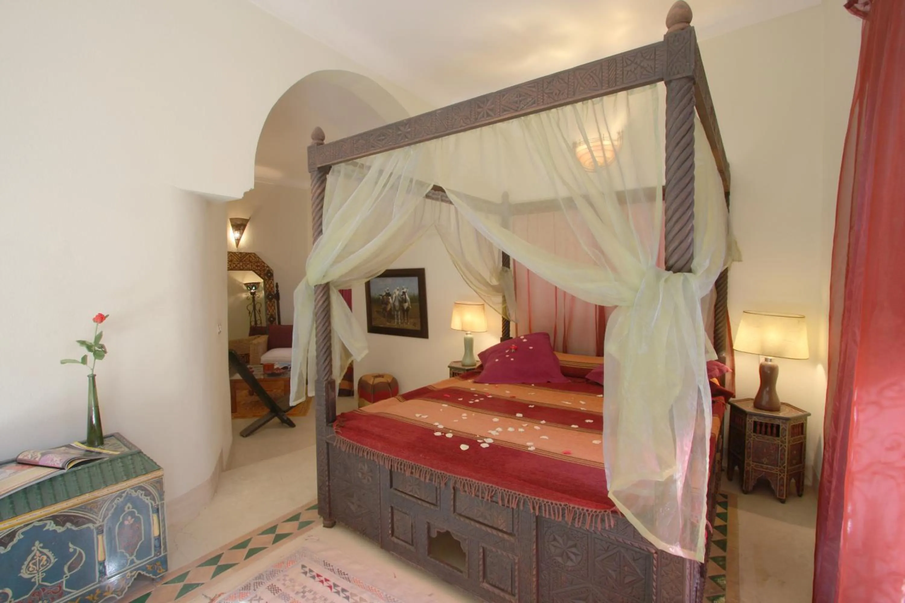 Photo of the whole room, Bed in Riad Cannelle