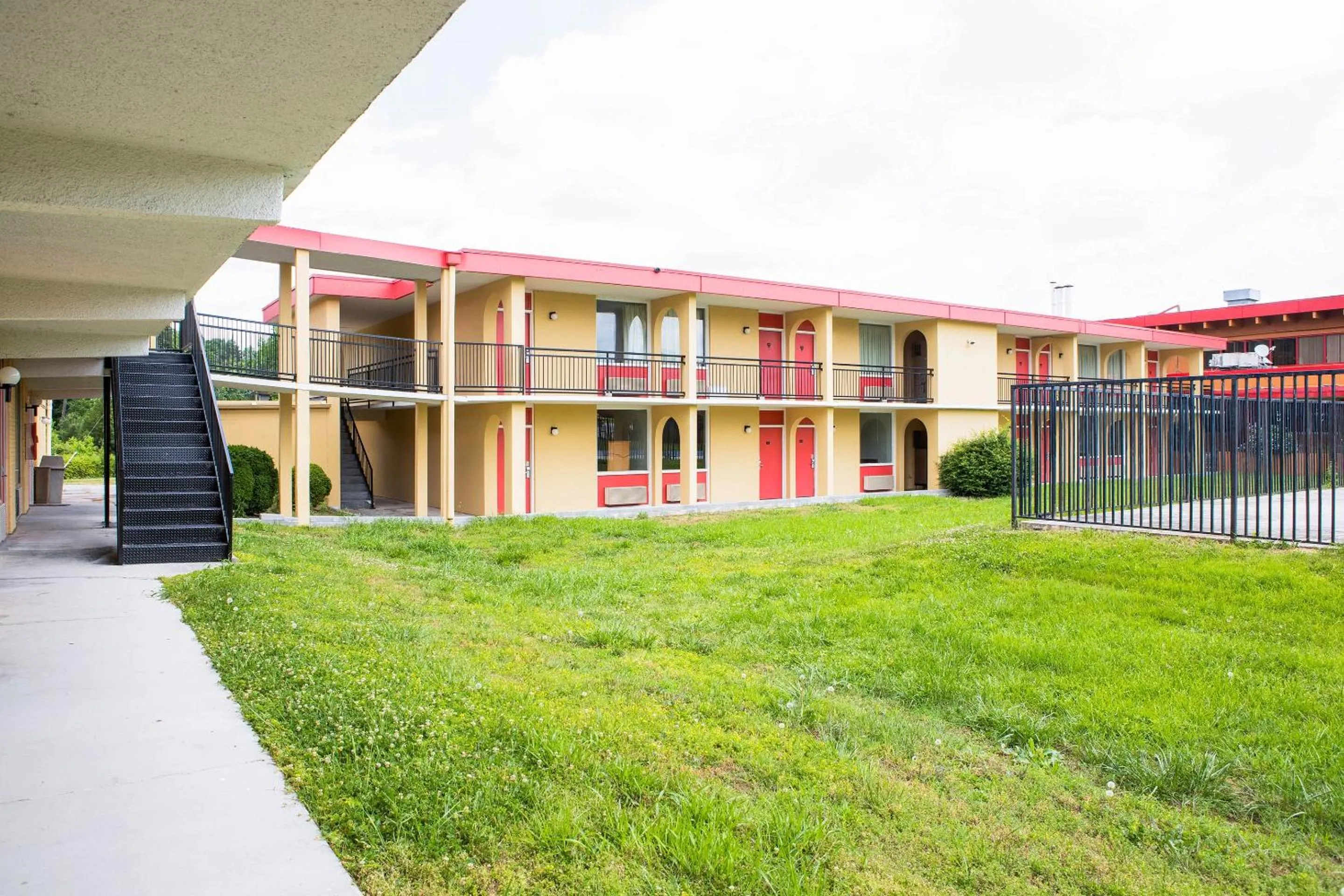 Facade/entrance in OYO Hotel Doswell Kings Dominion