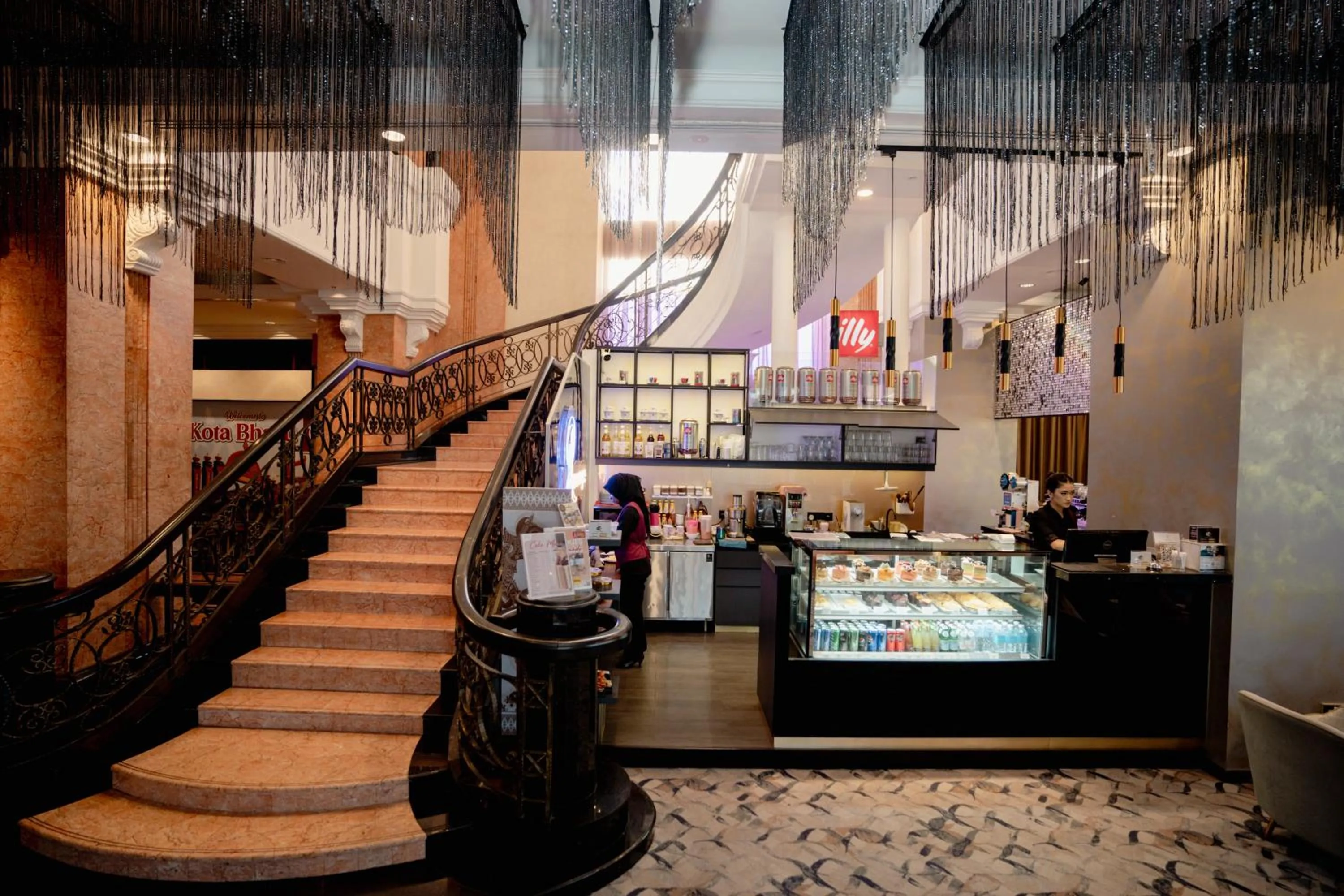 Restaurant/places to eat in Renai Hotel Kota Bharu