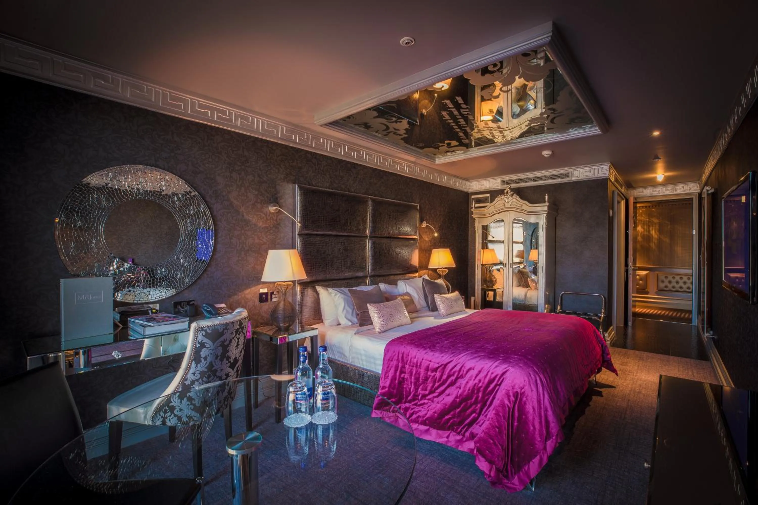 Bedroom in Me & Mrs Jones