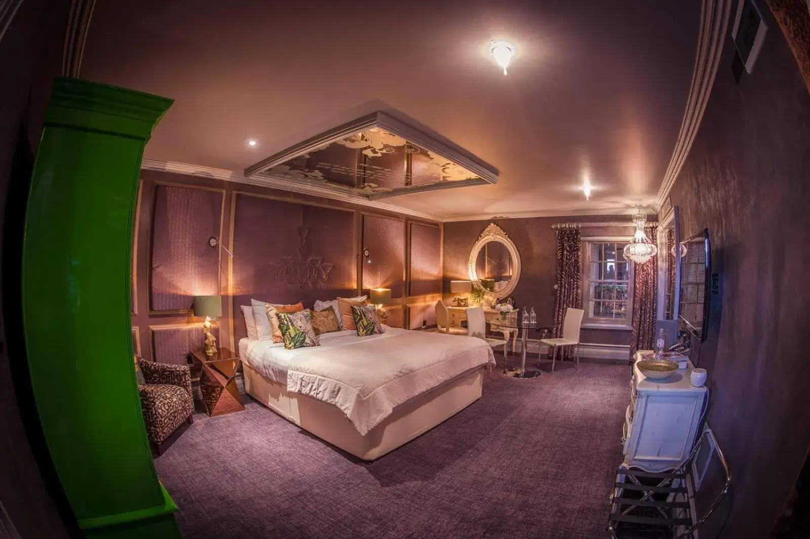 Chic Room in Me & Mrs Jones Chic Room in Me & Mrs Jones