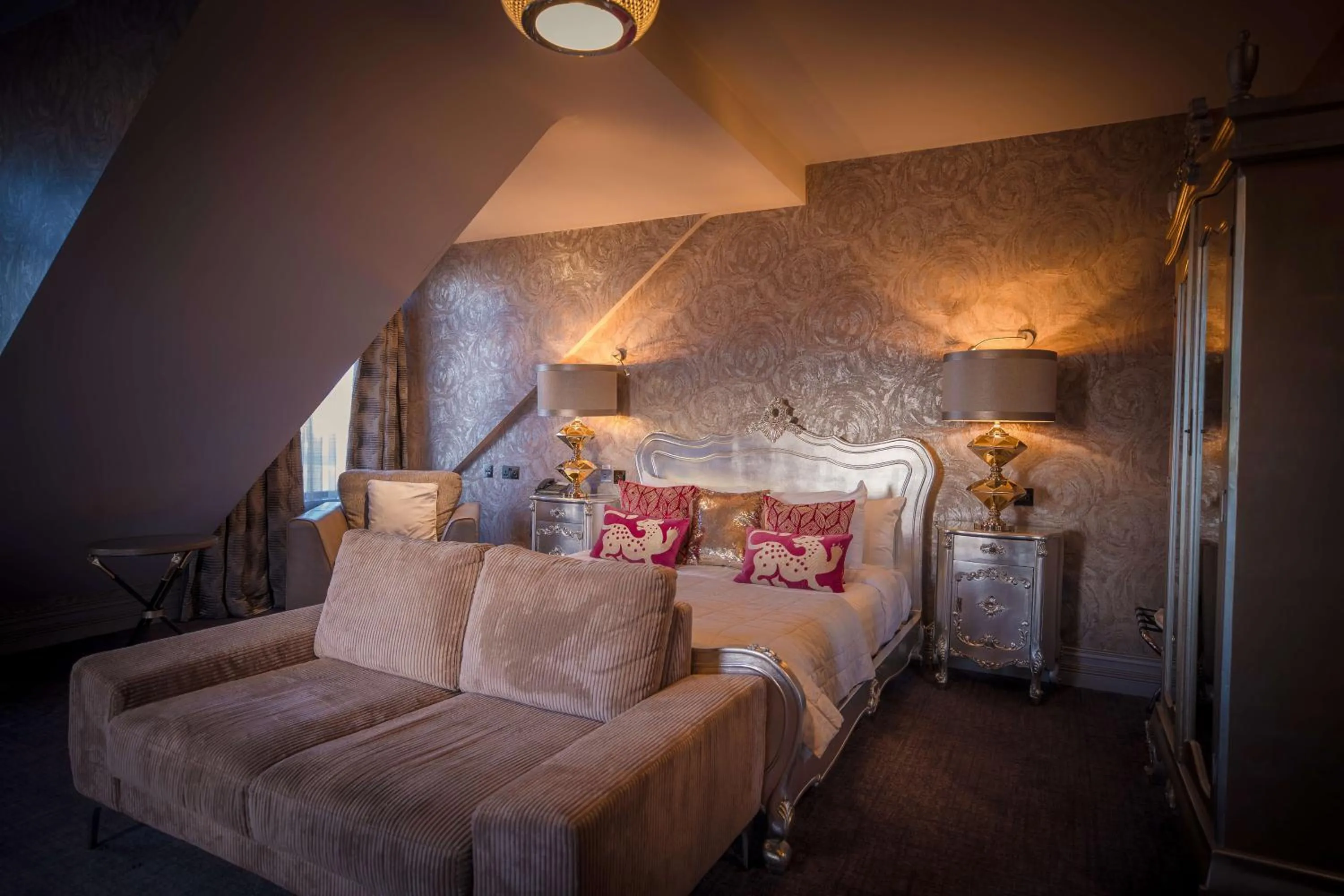 Bedroom in Me & Mrs Jones