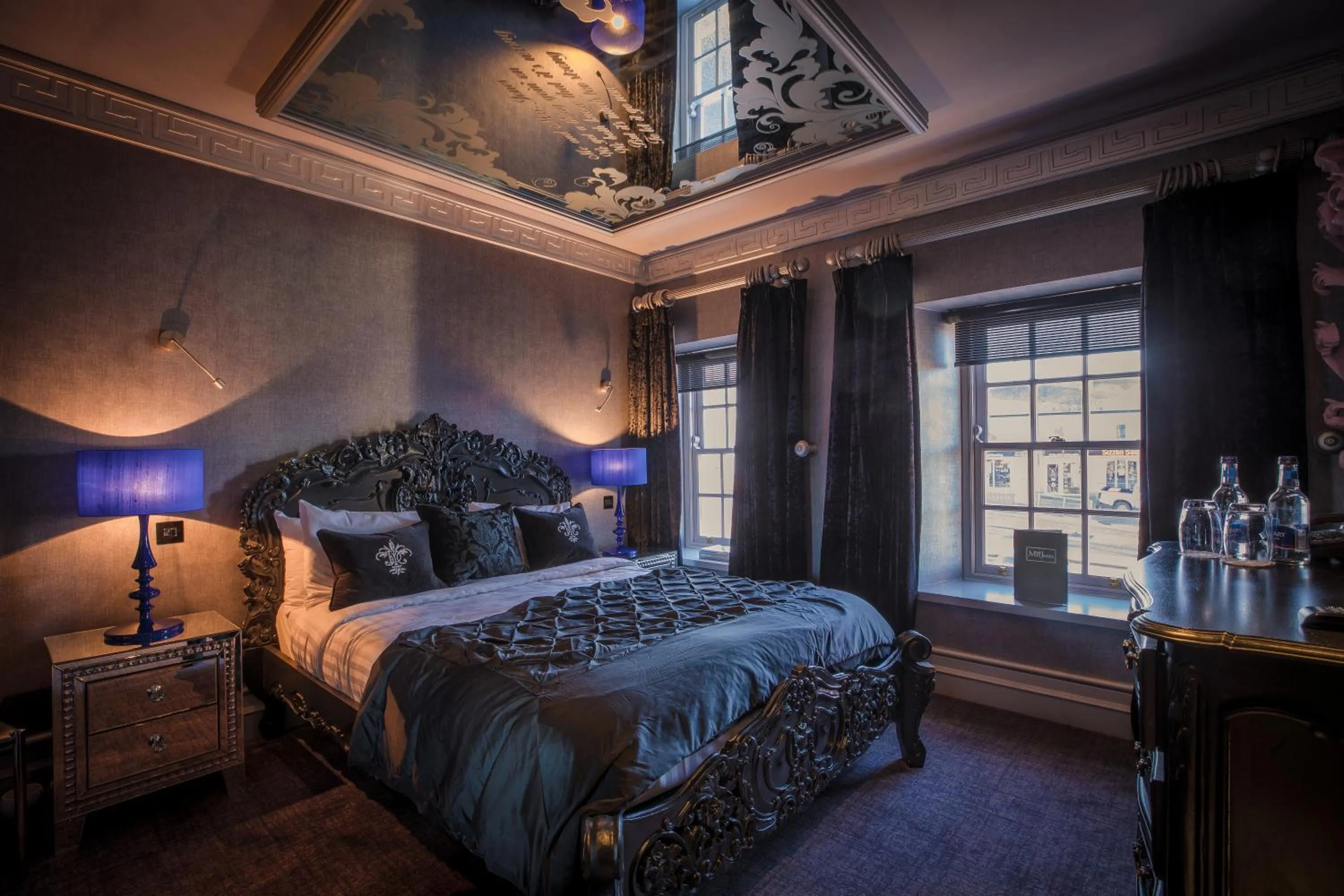 Bedroom in Me & Mrs Jones