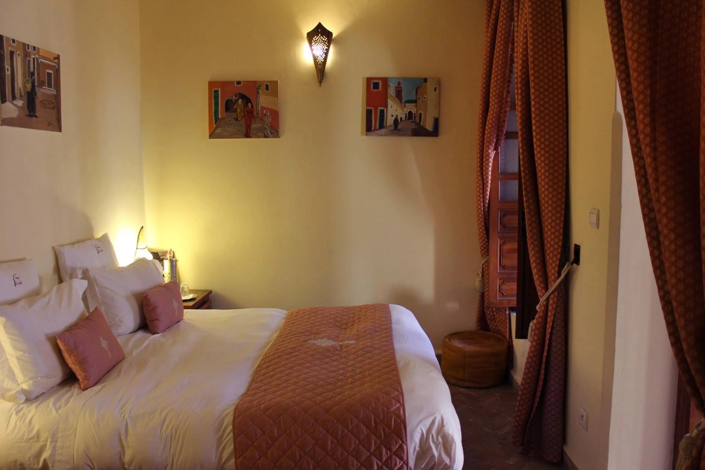 Bed in Riad Léna & Spa