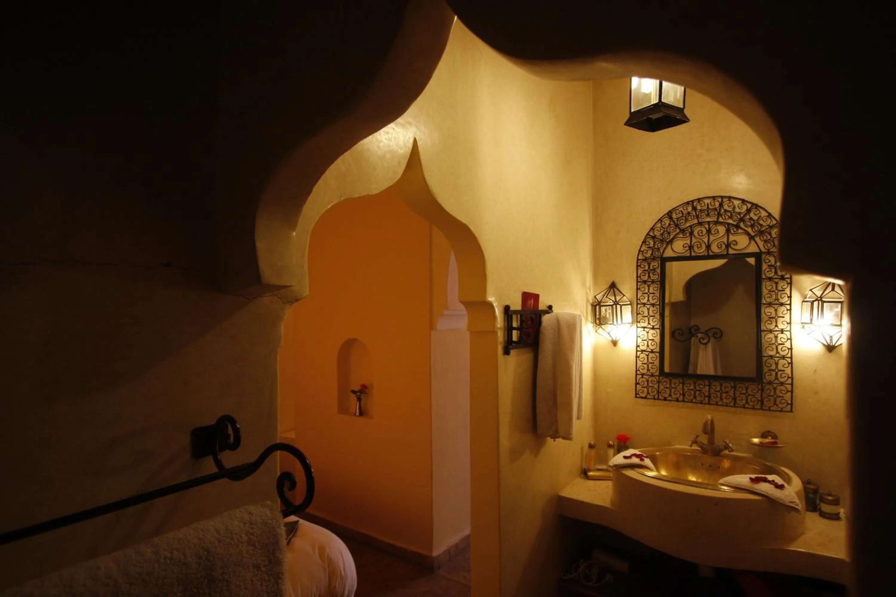 Bathroom in Riad Léna & Spa