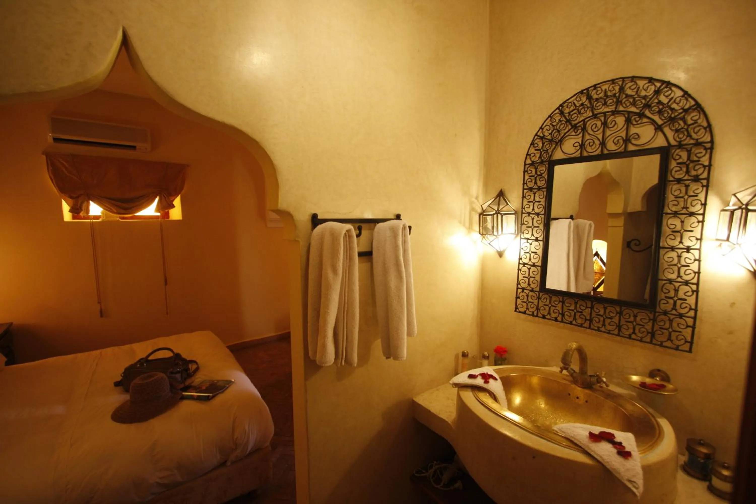 Bathroom in Riad Léna & Spa