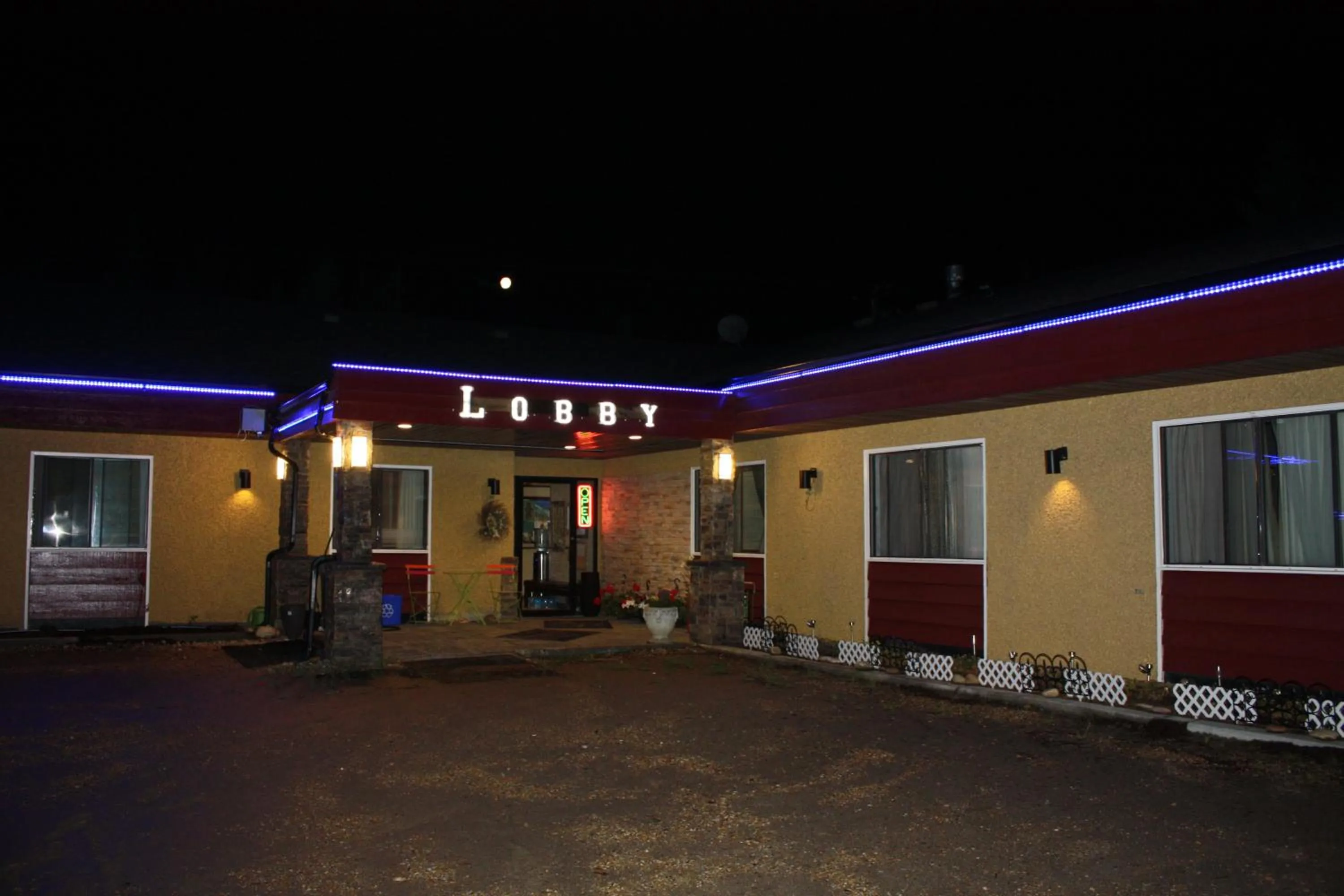 Facade/entrance in Hillcrest Motel