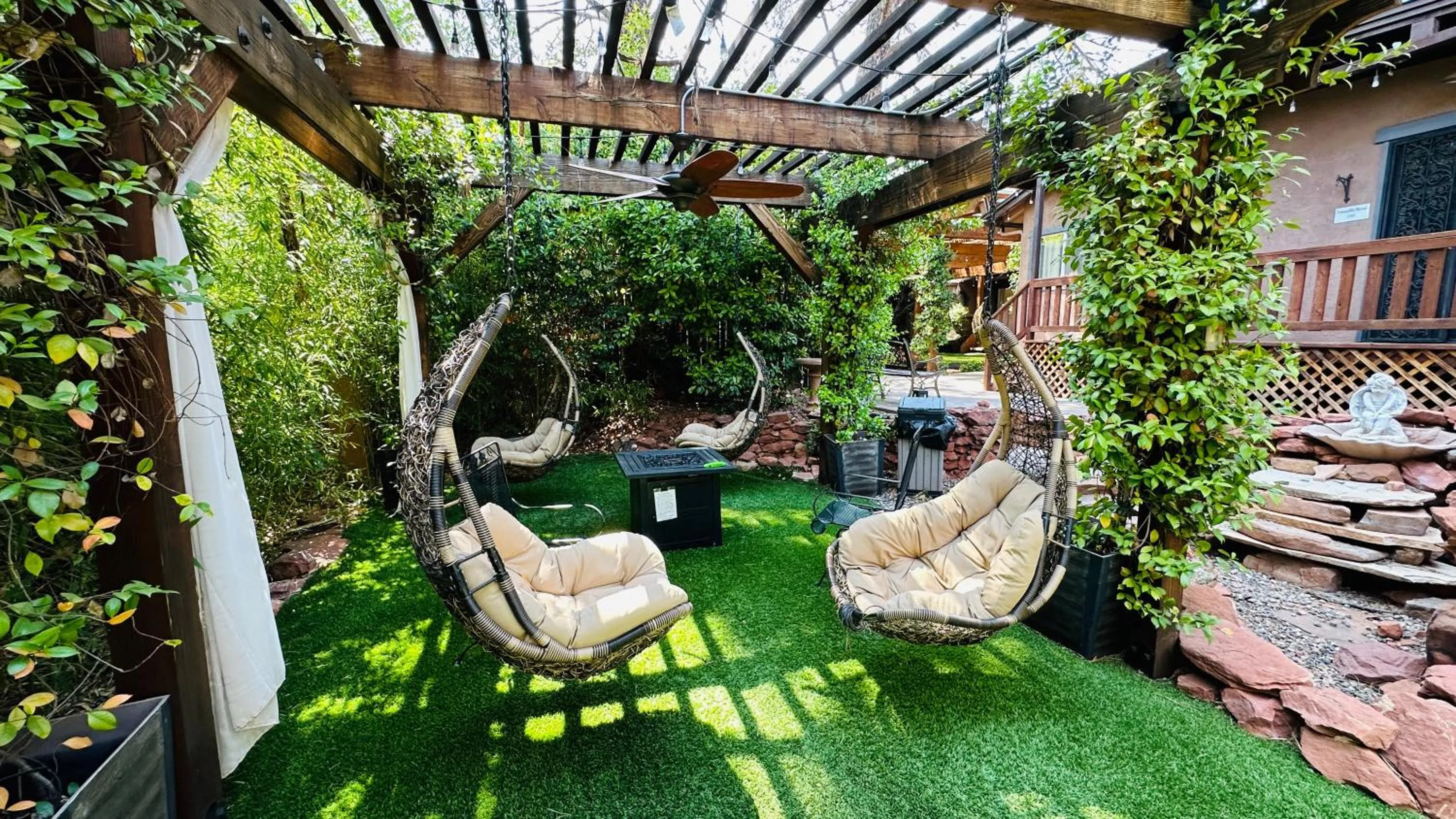 Lantern Light Inn - Romantic Getaway