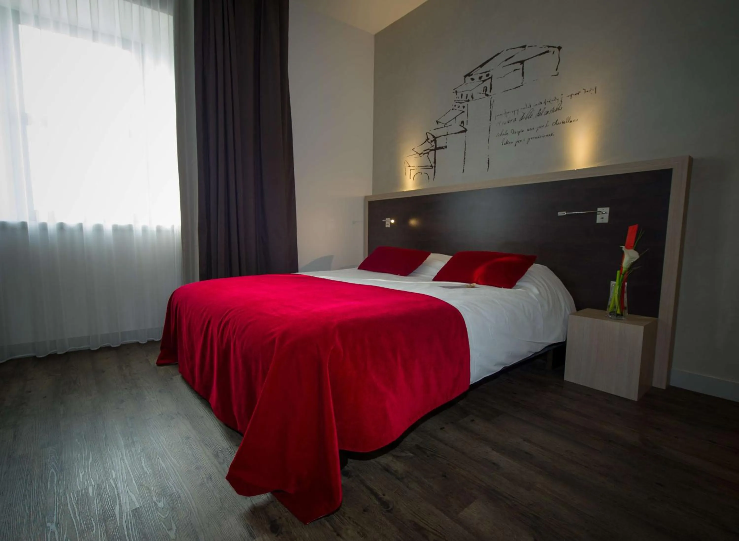 Photo of the whole room, Bed in Best Western Plus Villa Saint Antoine Hotel & Spa