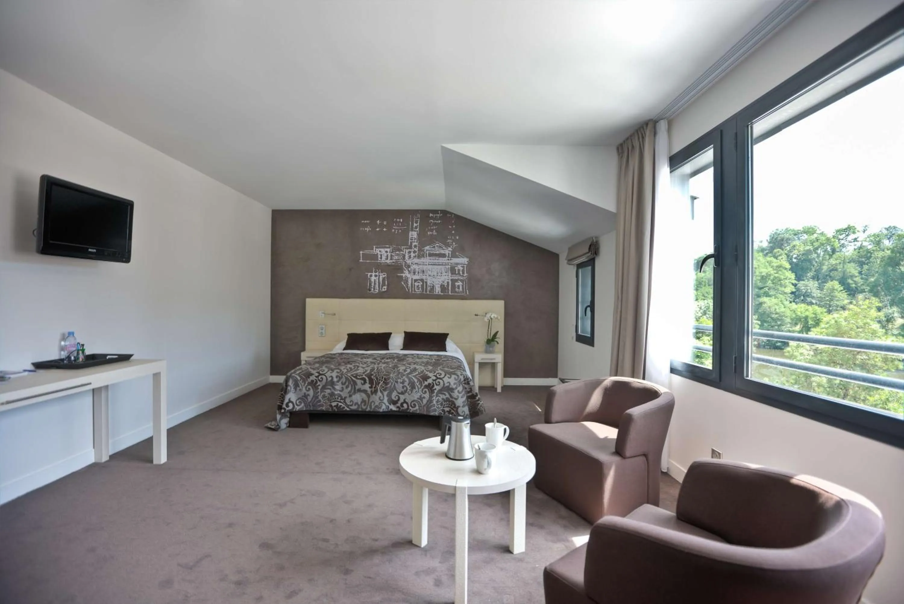 Photo of the whole room, Bed in Best Western Plus Villa Saint Antoine Hotel & Spa