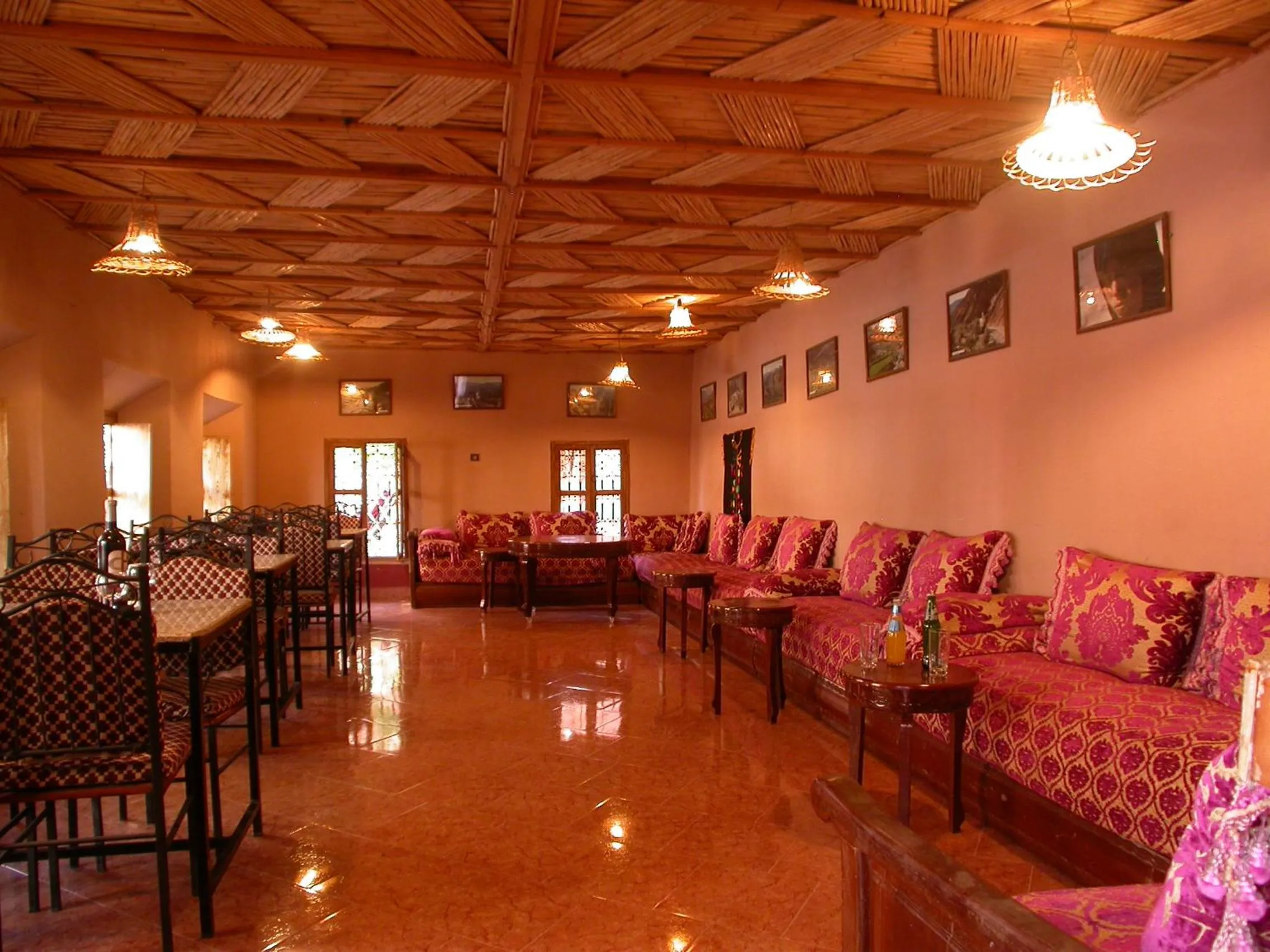 Communal lounge/ TV room in Hotel Tomboctou