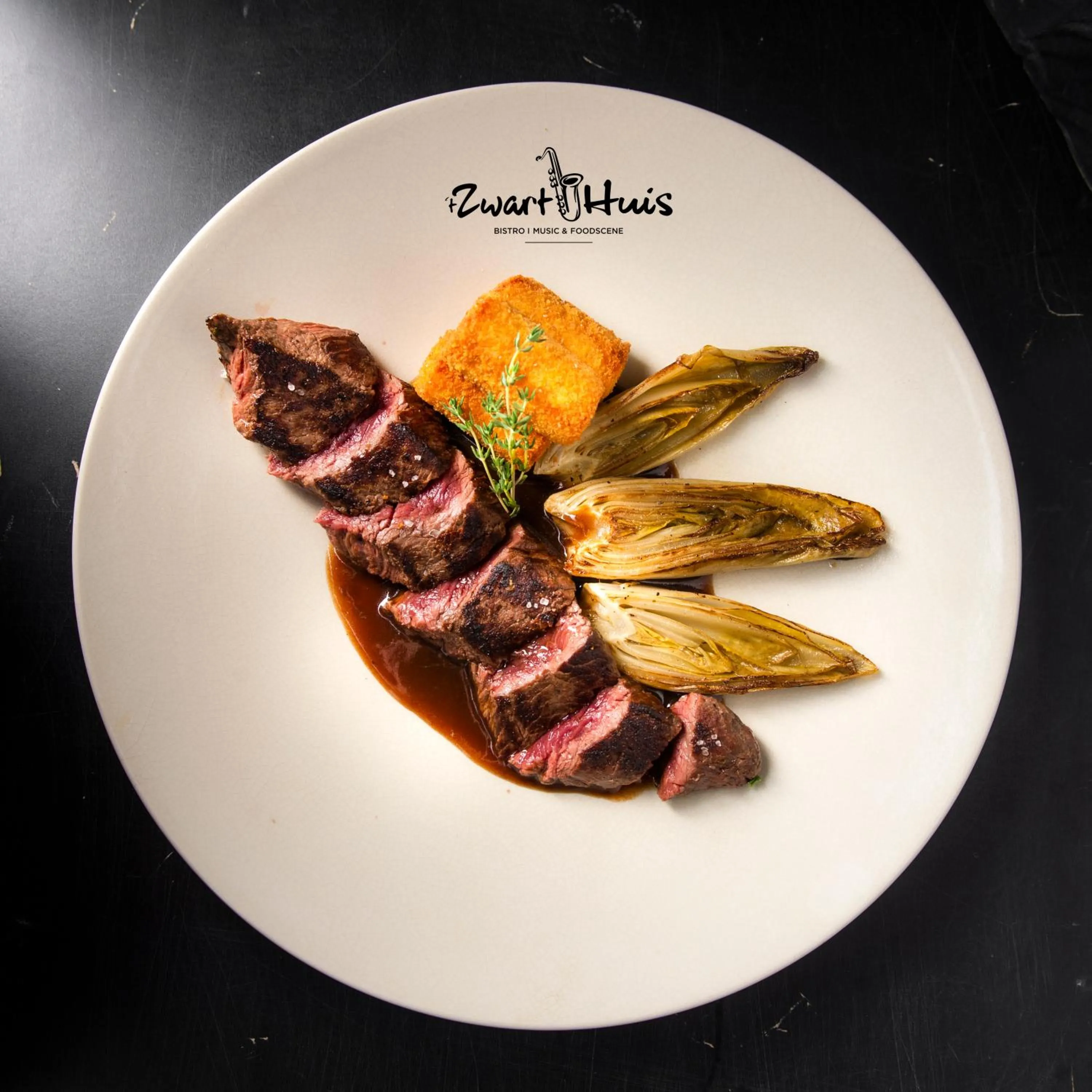 Restaurant/places to eat in Hotel Cavalier