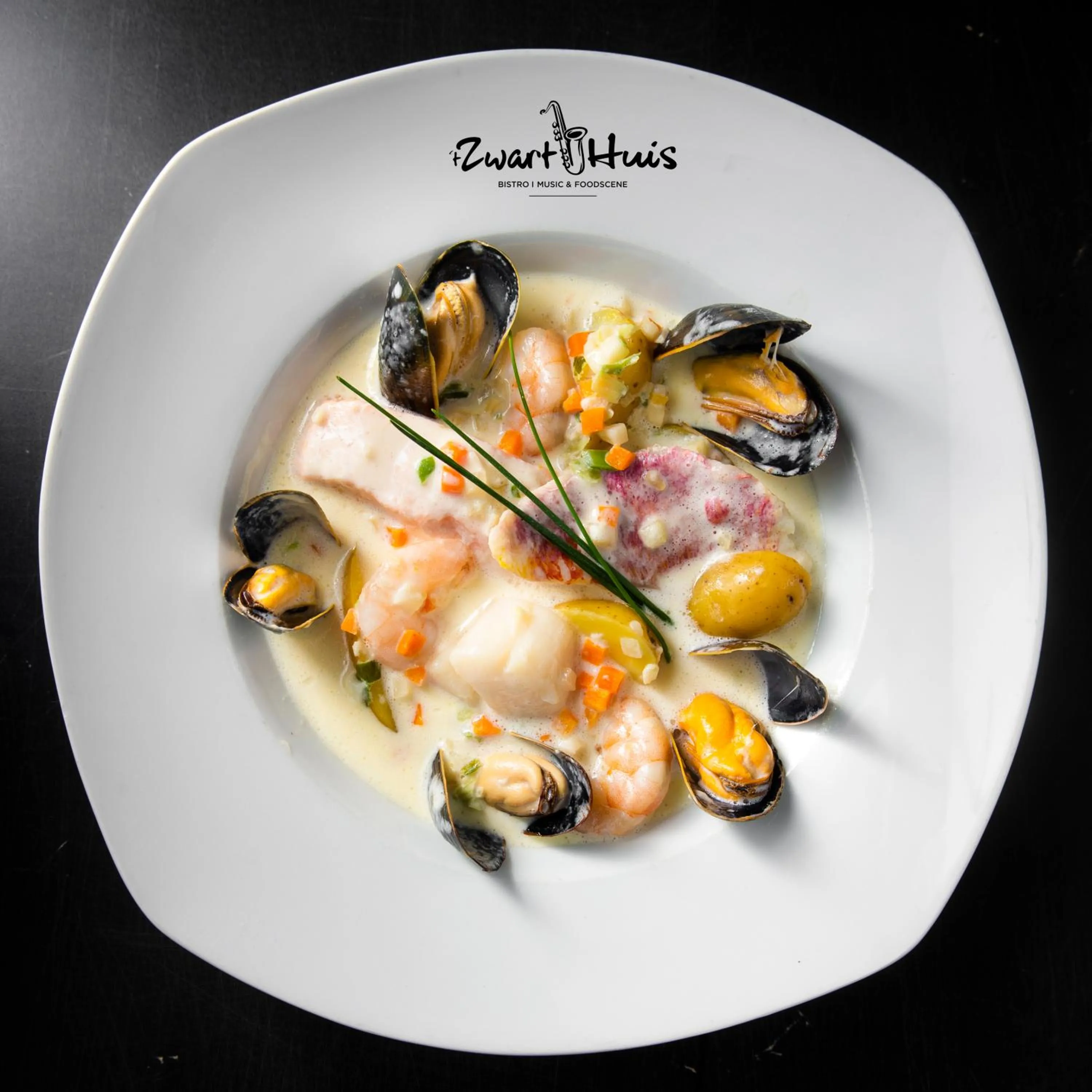 Restaurant/places to eat in Hotel Cavalier