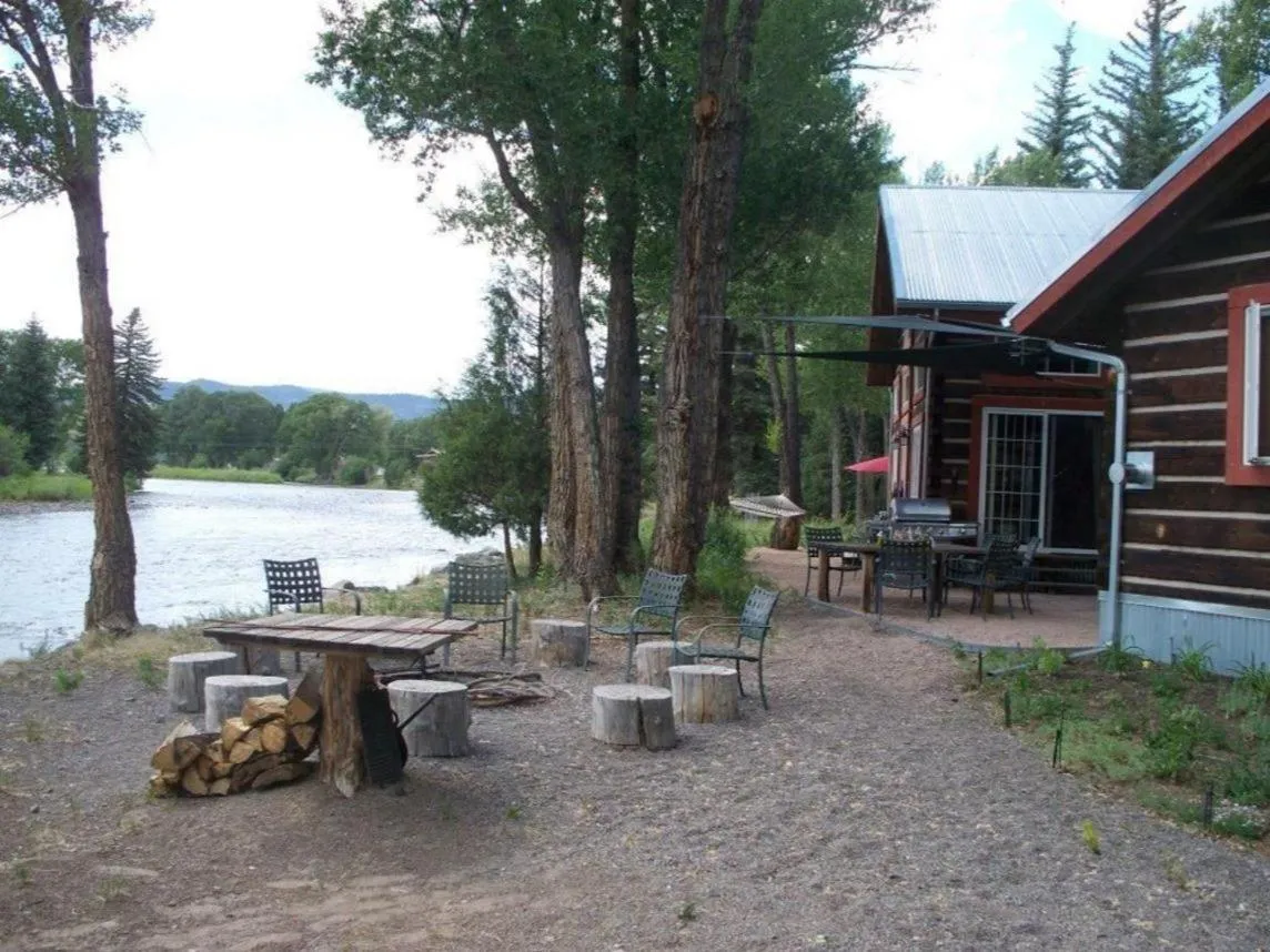BBQ facilities in Riverside Meadows Cabins
