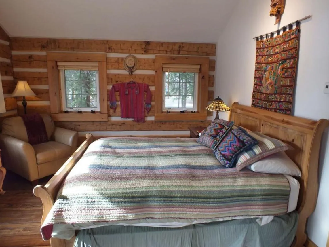 Photo of the whole room, Bed in Riverside Meadows Cabins