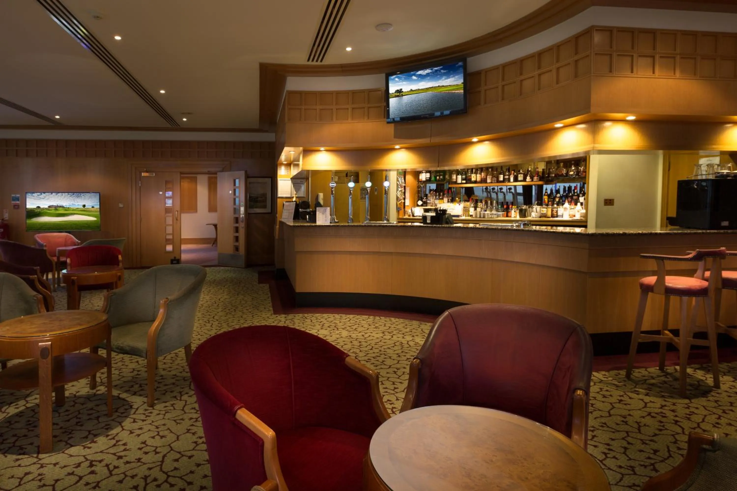 Lounge or bar in The Oxfordshire Golf & Spa Hotel