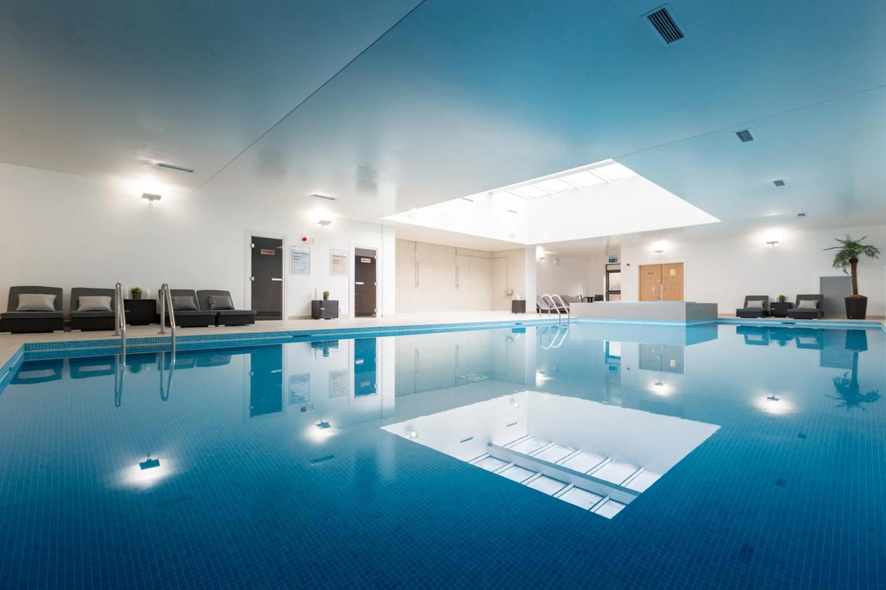 Swimming pool in The Oxfordshire Golf & Spa Hotel