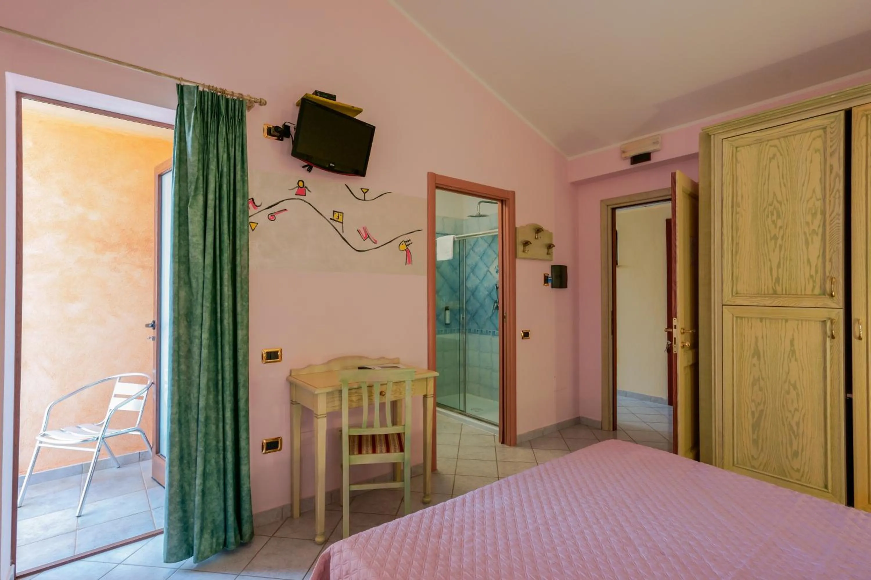 Balcony/Terrace, Bed in Hotel Solanas
