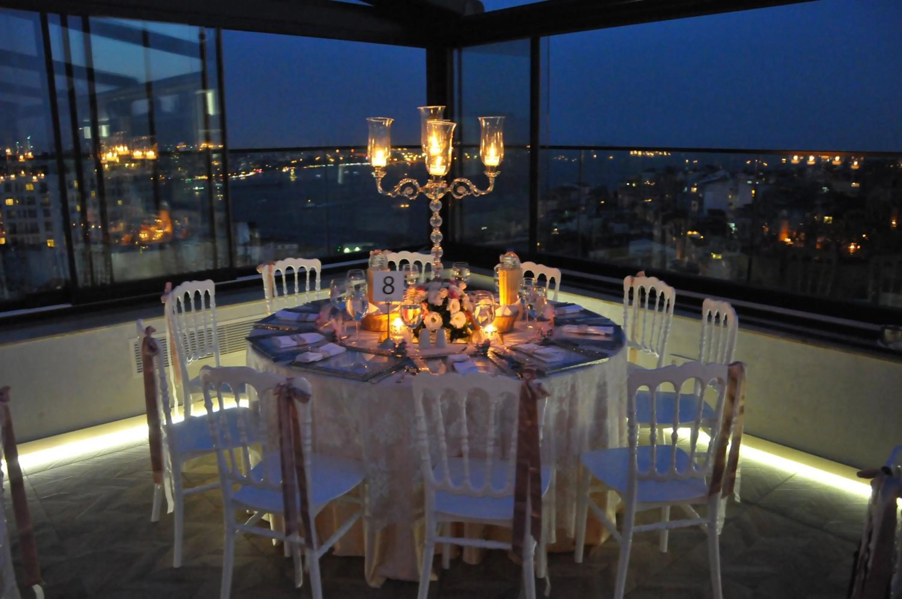 Restaurant/places to eat in Innpera Hotel