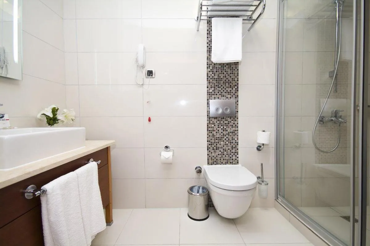 Toilet in Innpera Hotel