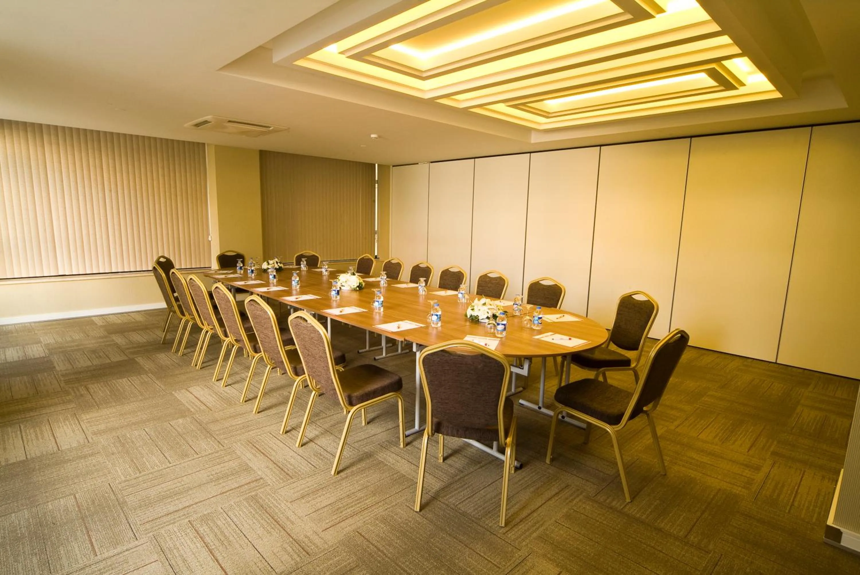 Business facilities in Innpera Hotel