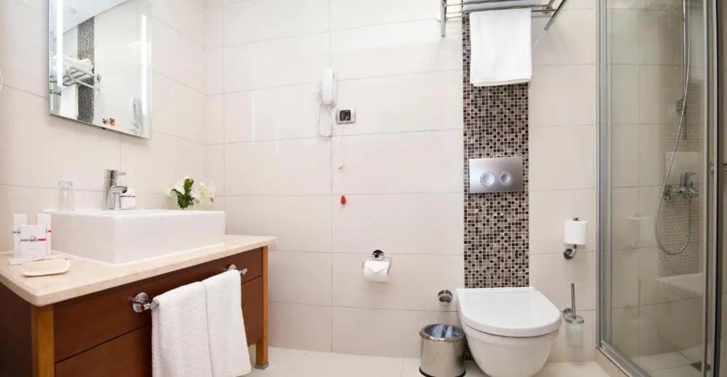 Bathroom in Innpera Hotel