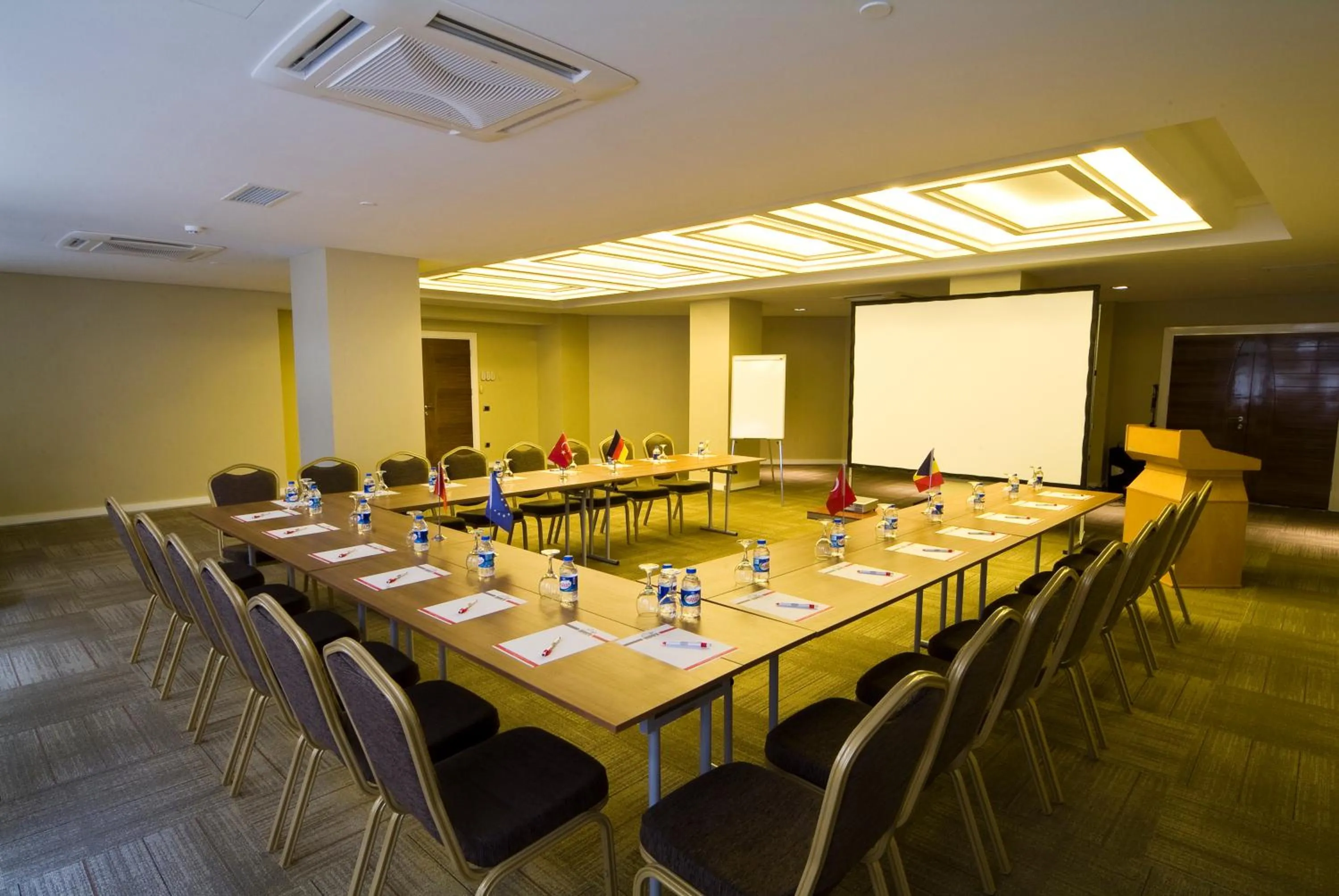 Business facilities in Innpera Hotel